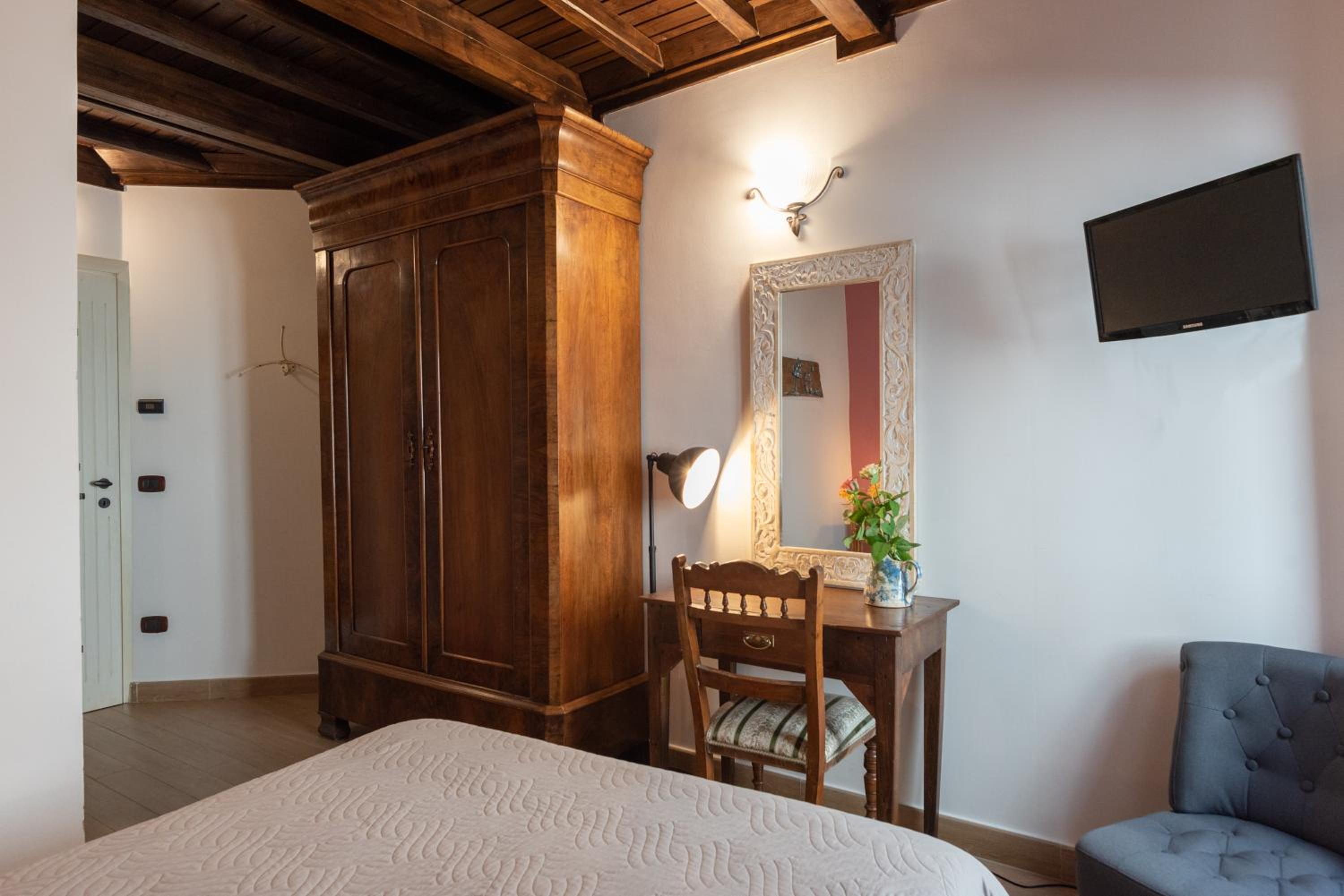 Standard Double or Twin Room - Photo 6