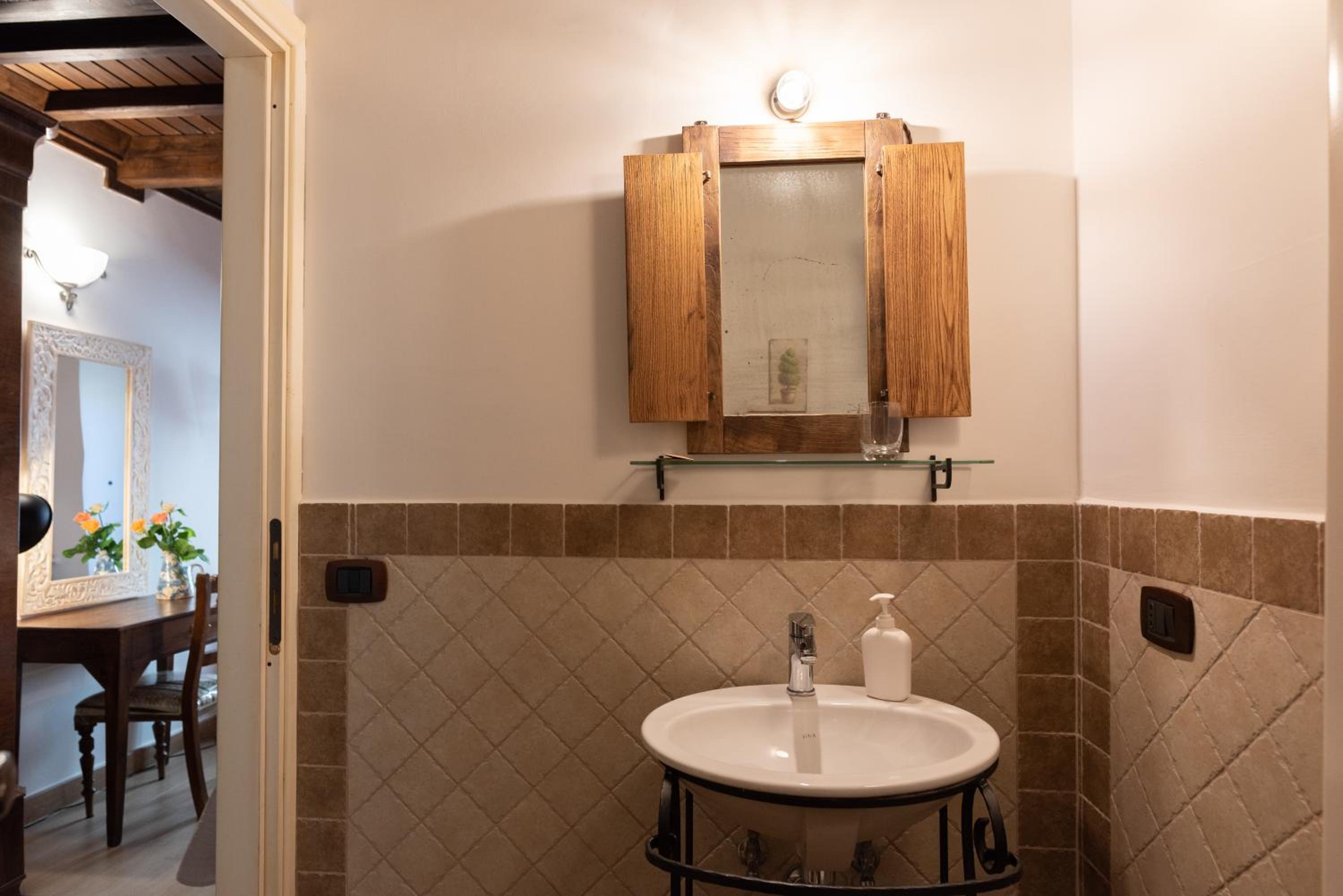 Standard Double or Twin Room - Photo 15