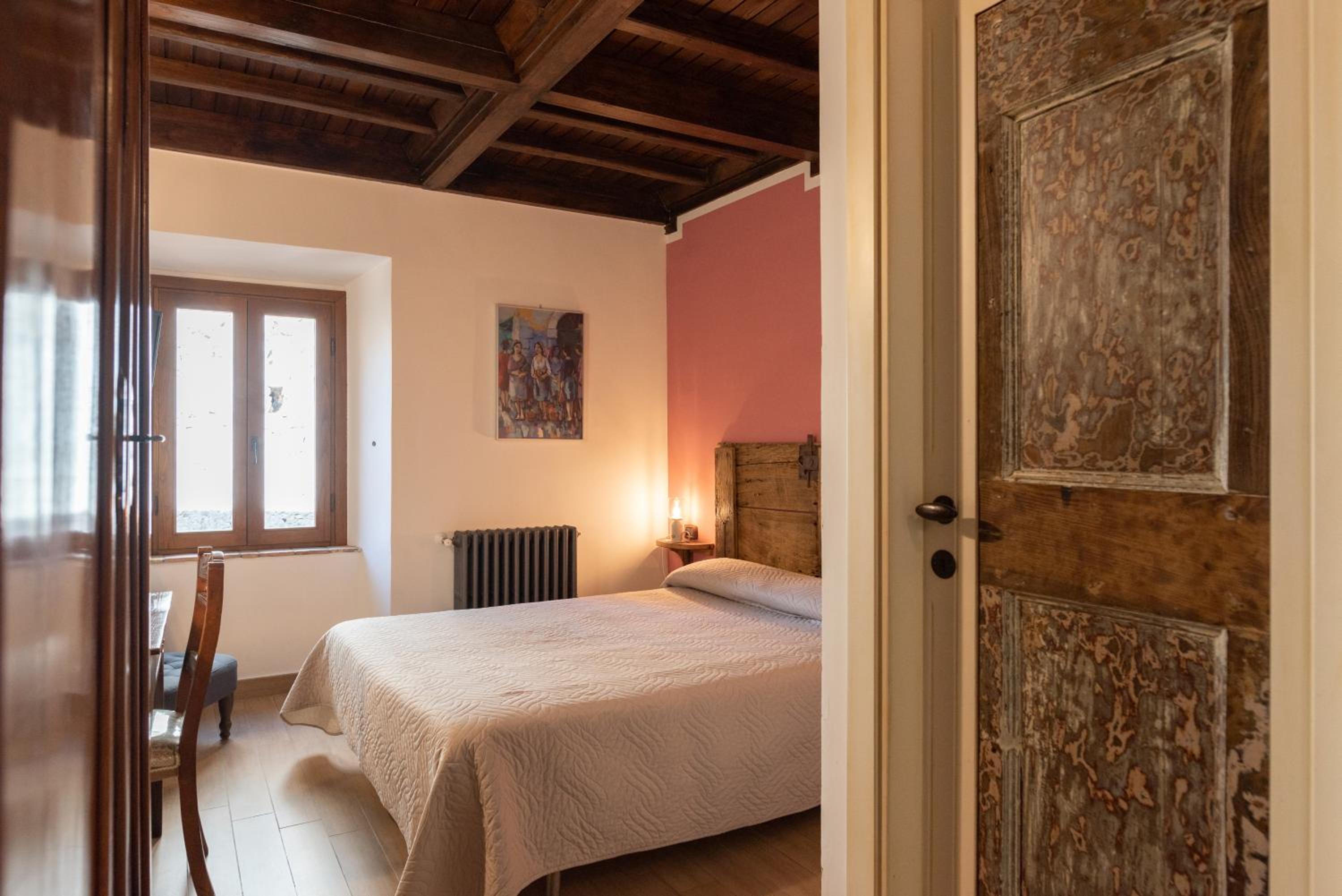 Standard Double or Twin Room - Photo 8