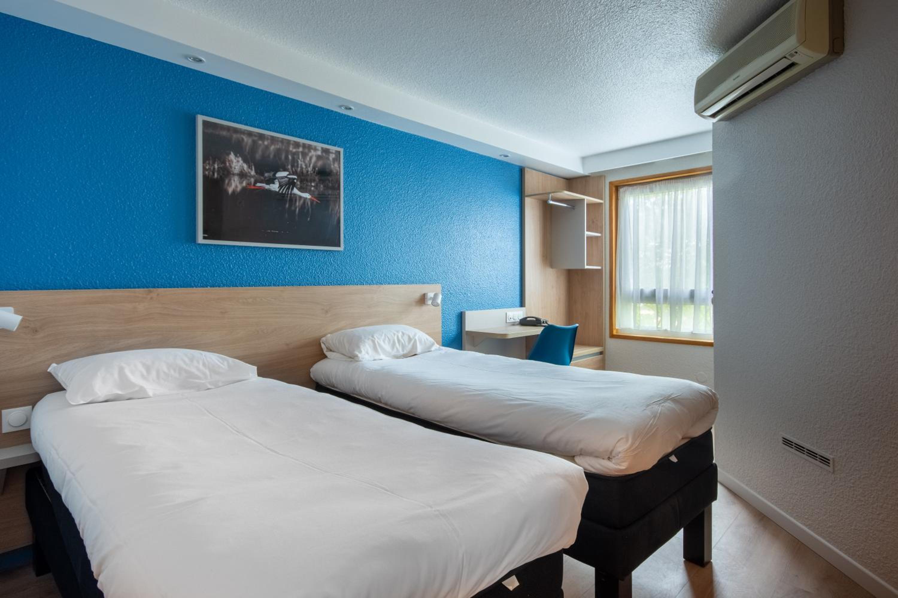 Standard Twin Room photo 2