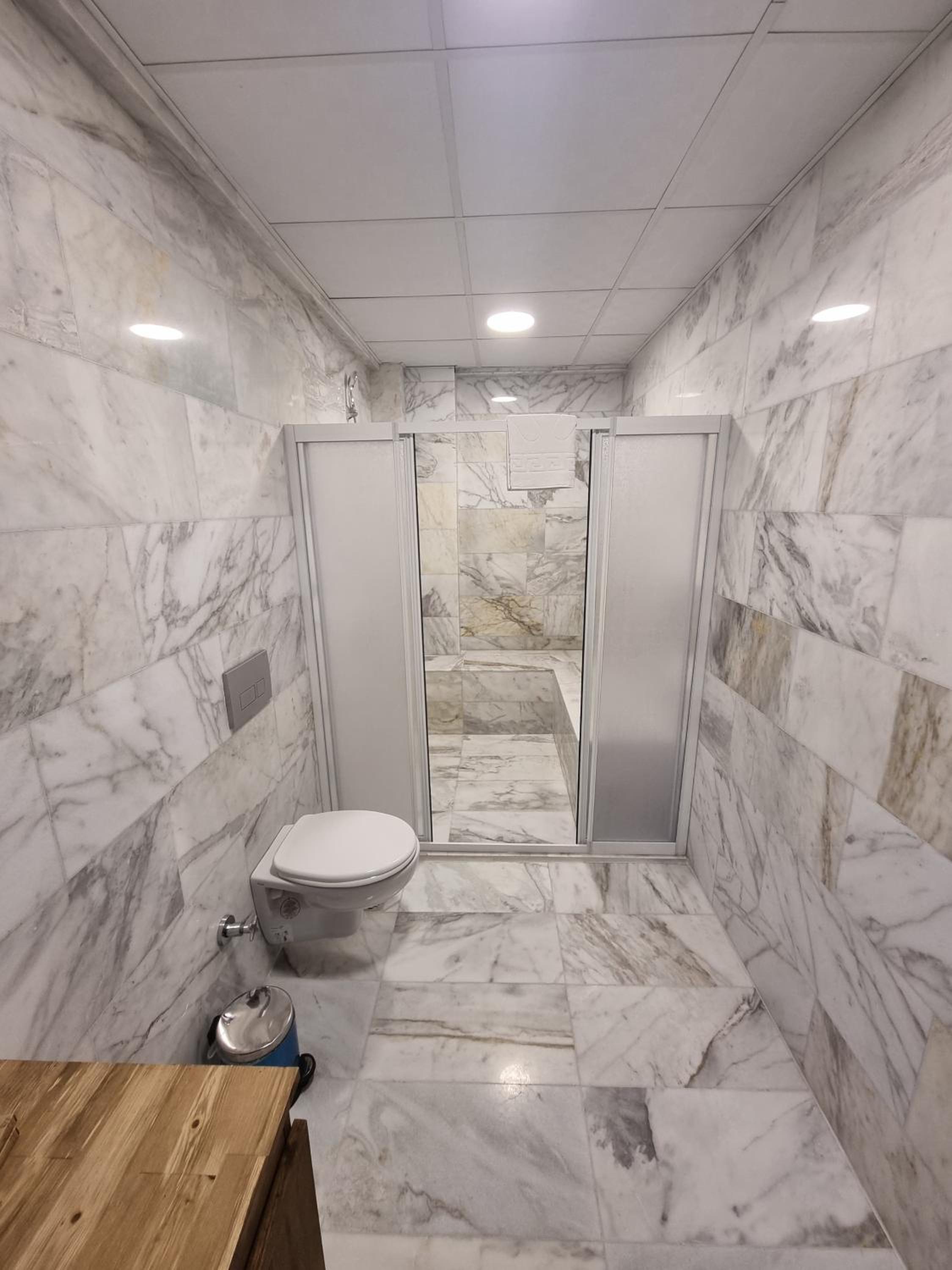 Deluxe King Room - Photo 6