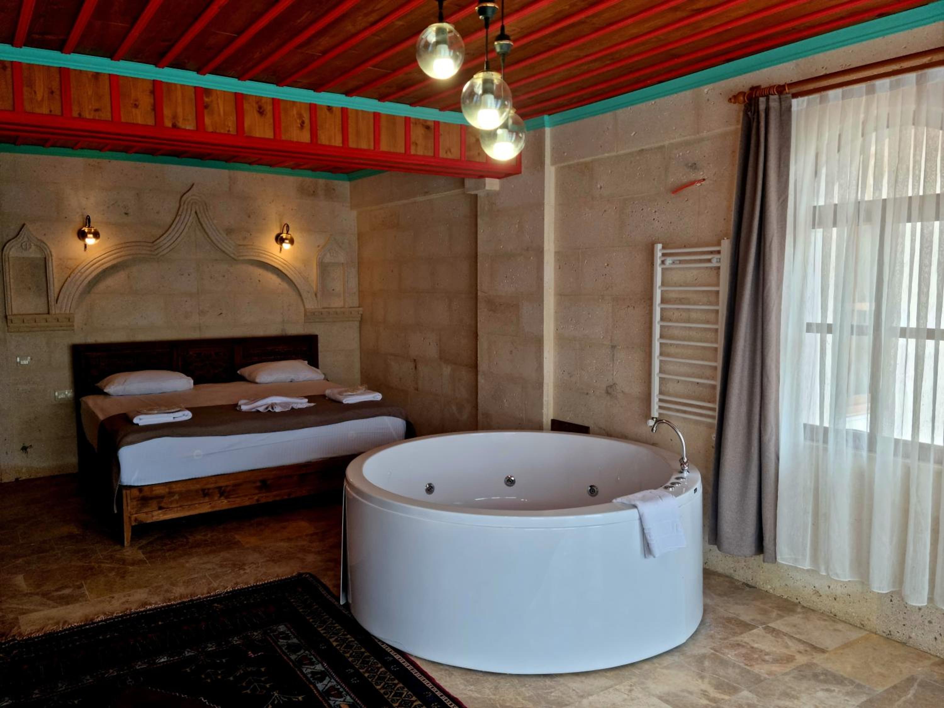 Deluxe King Room - Photo 3