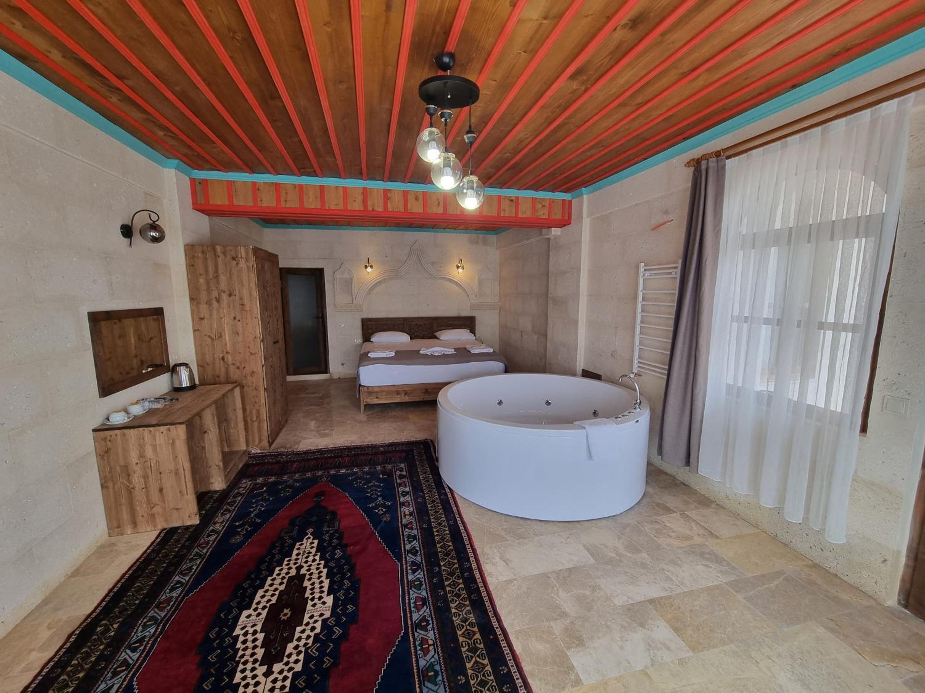 Deluxe King Room - Photo 1