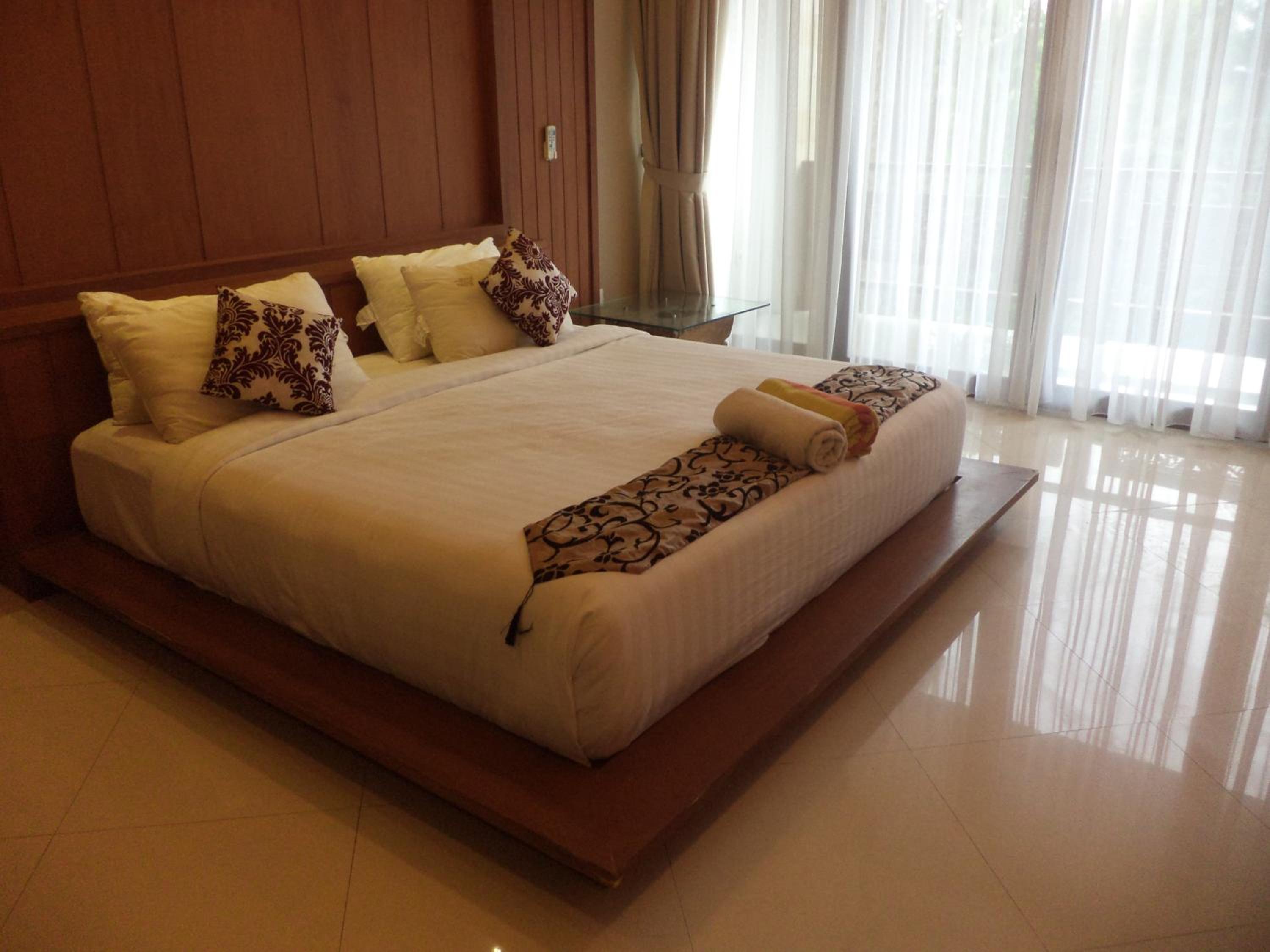 Villa with Private Pool - Photo 25