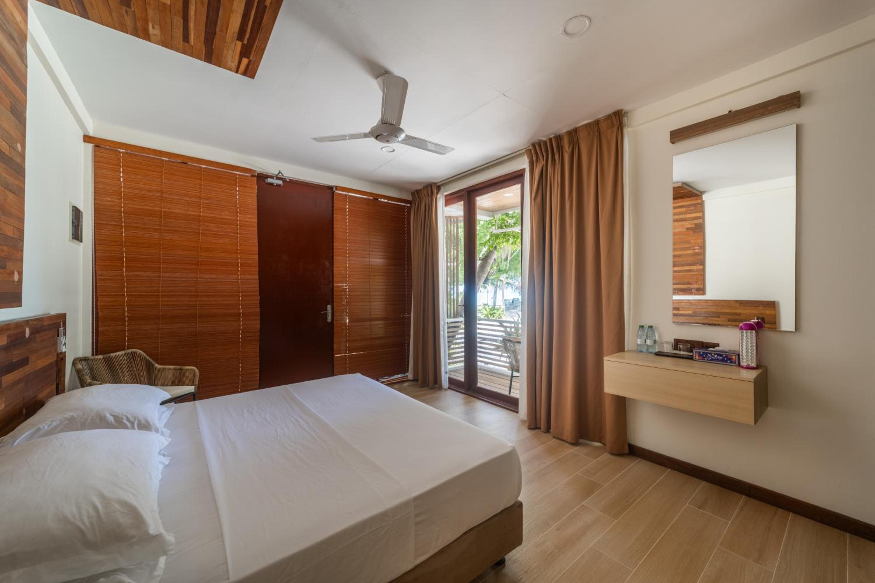 Deluxe Double or Twin Room with Sea View photo 3