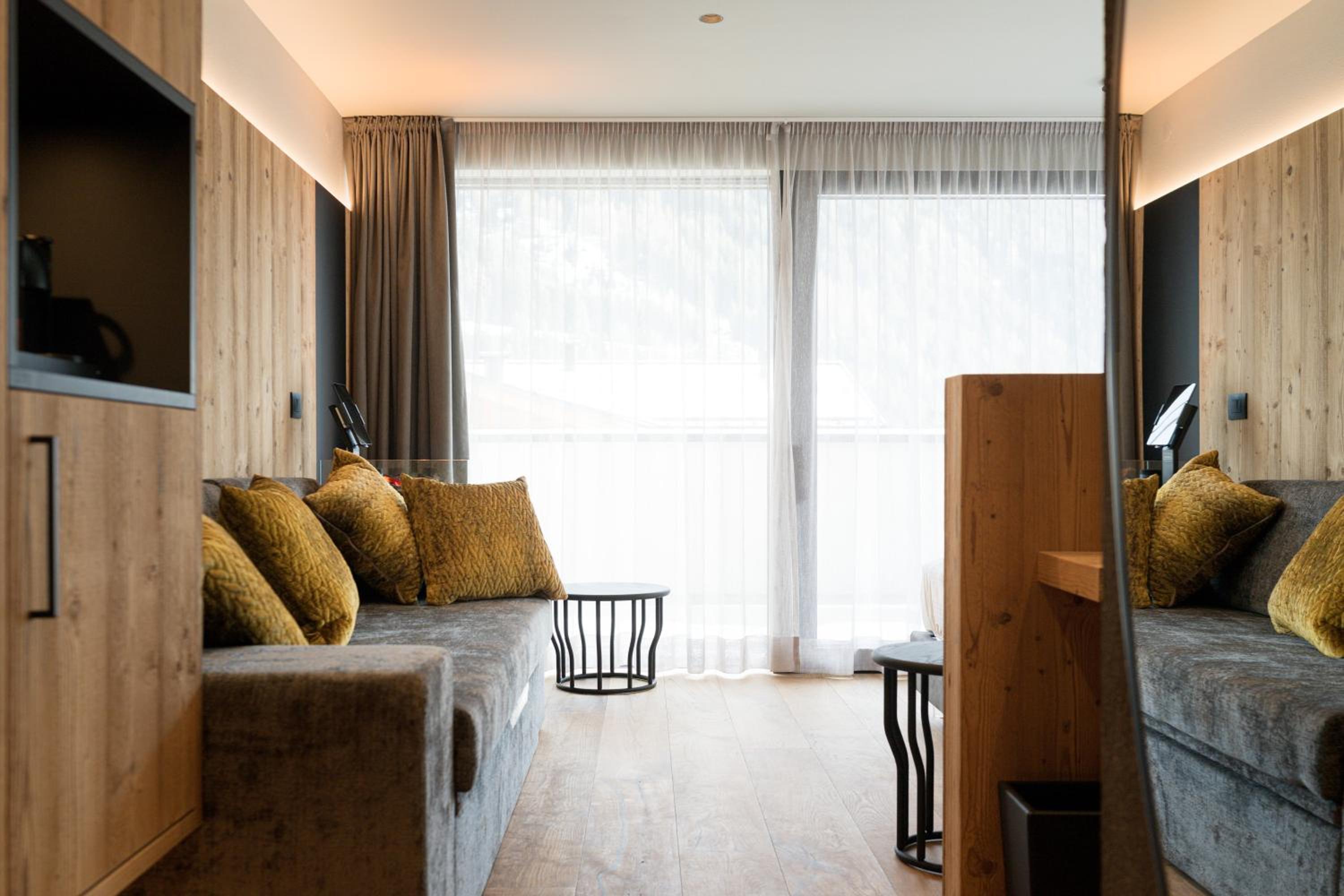 Suite with Mountain View