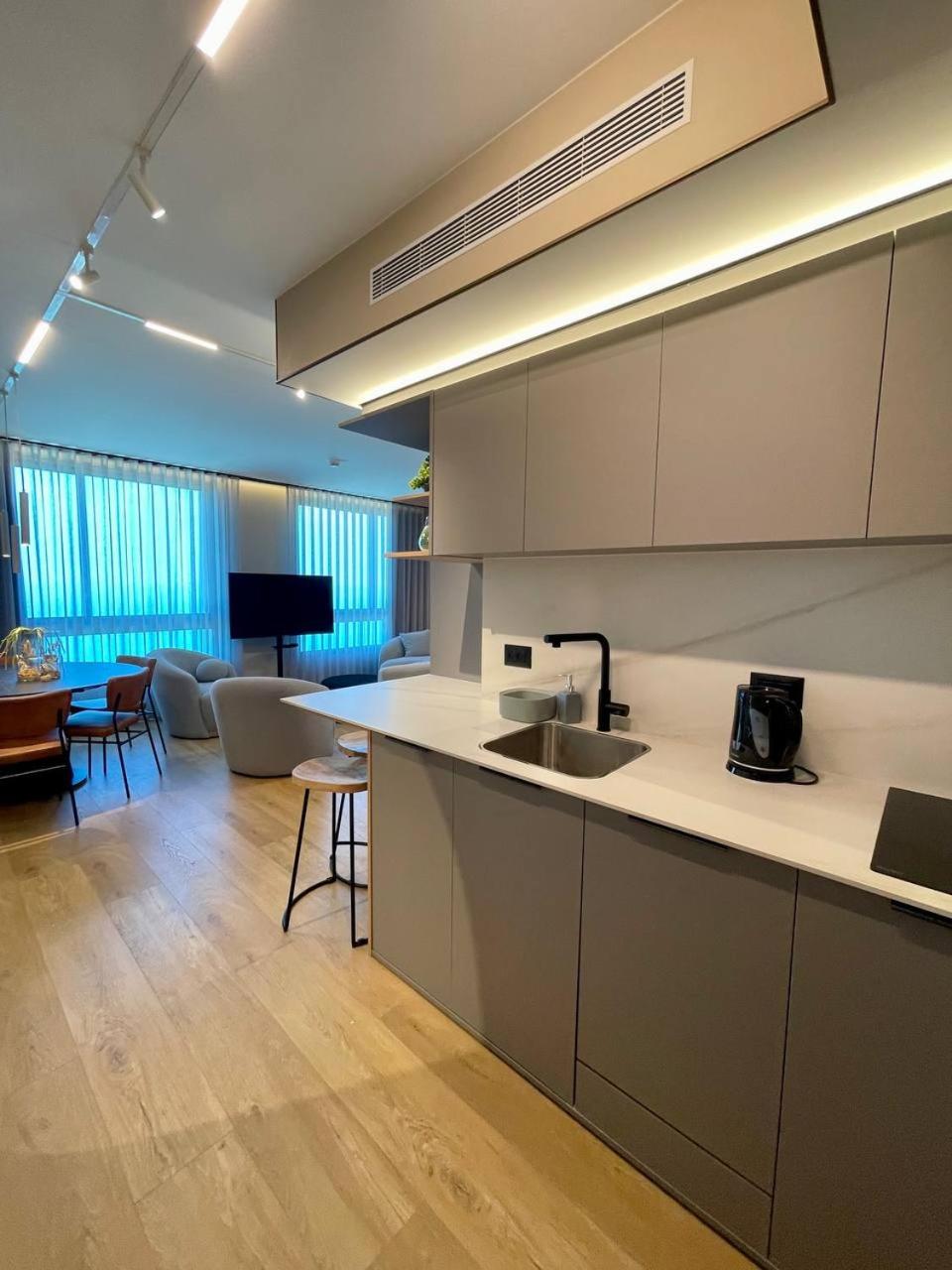 Two-Bedroom Deluxe Apartment with Ocean View photo 2