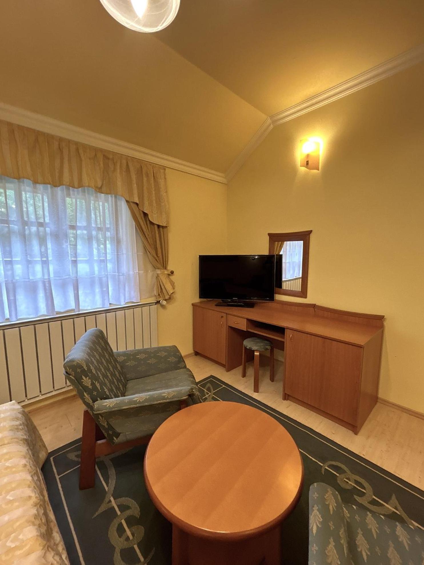 Deluxe Room (2 Adults + 1 Child) photo 2