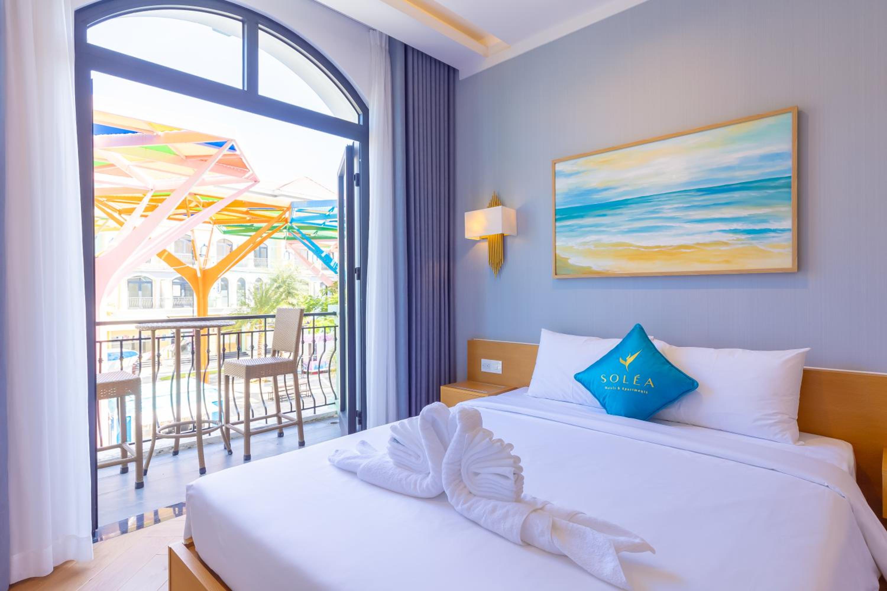 Quadruple Room with Balcony - Photo 10