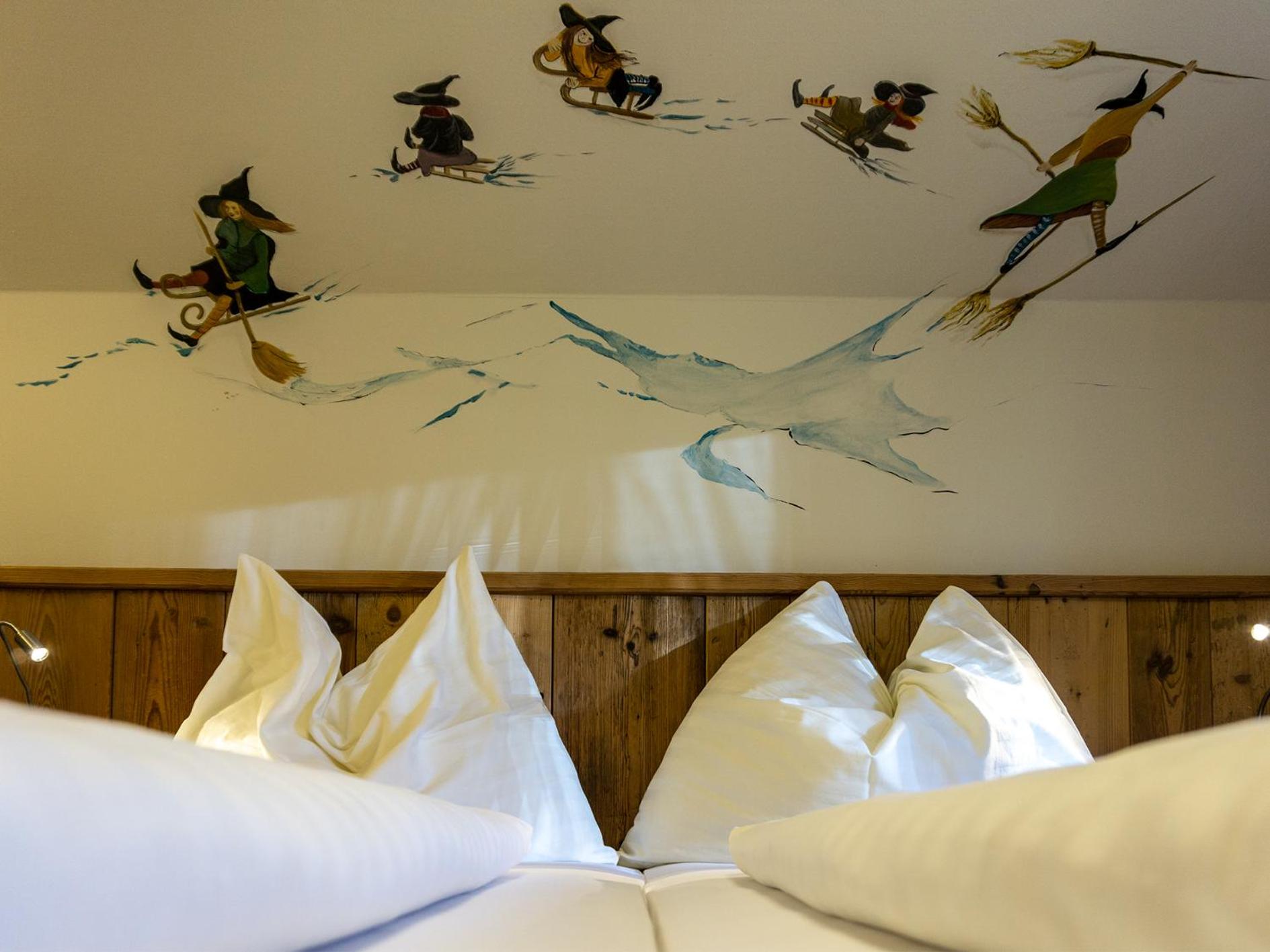 Double Room with Mountain View - Photo 12