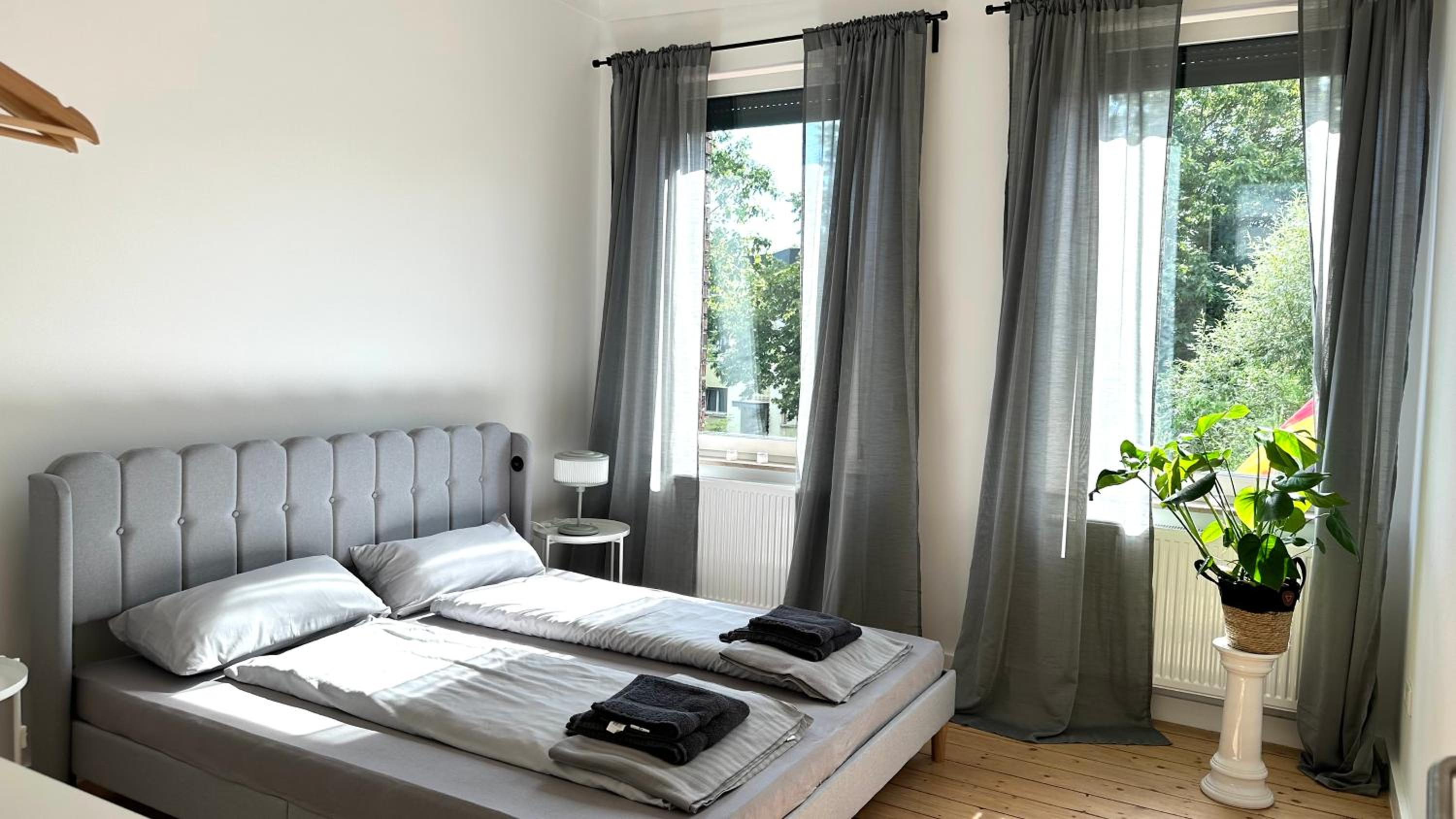 One-Bedroom Apartment photo 1