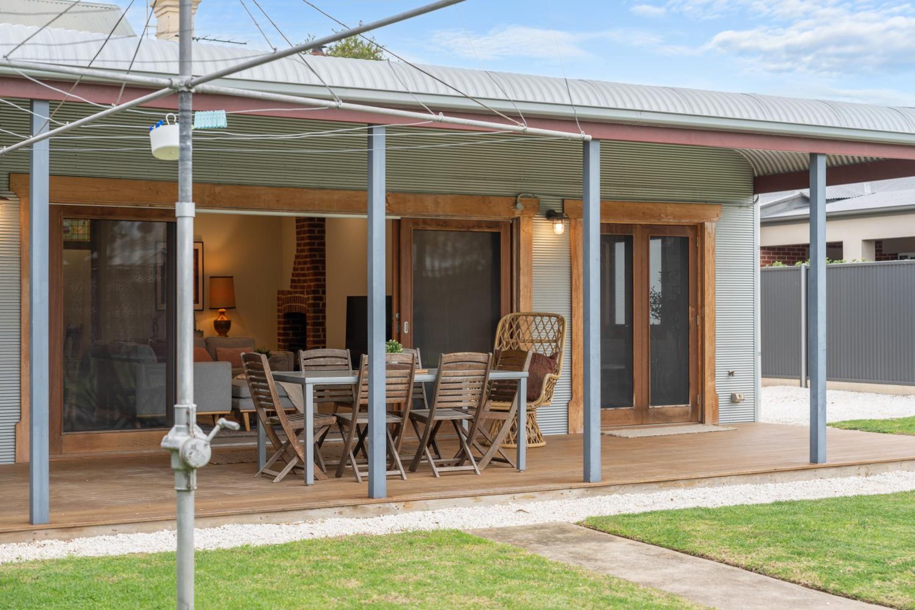 Three-Bedroom House photo 3