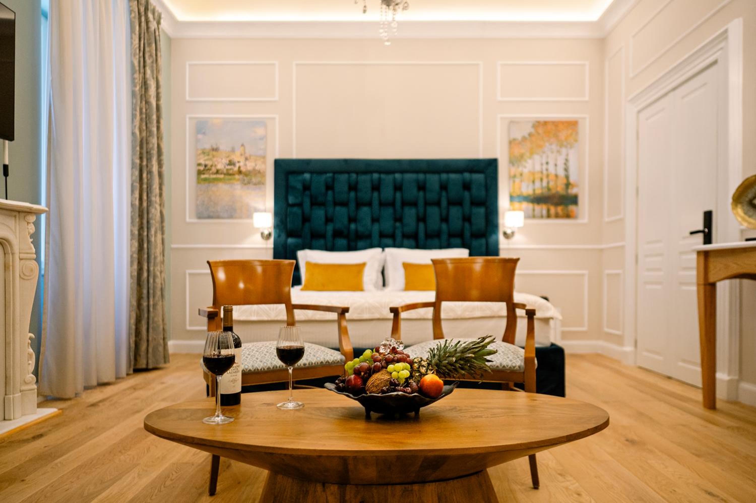 Deluxe King Suite