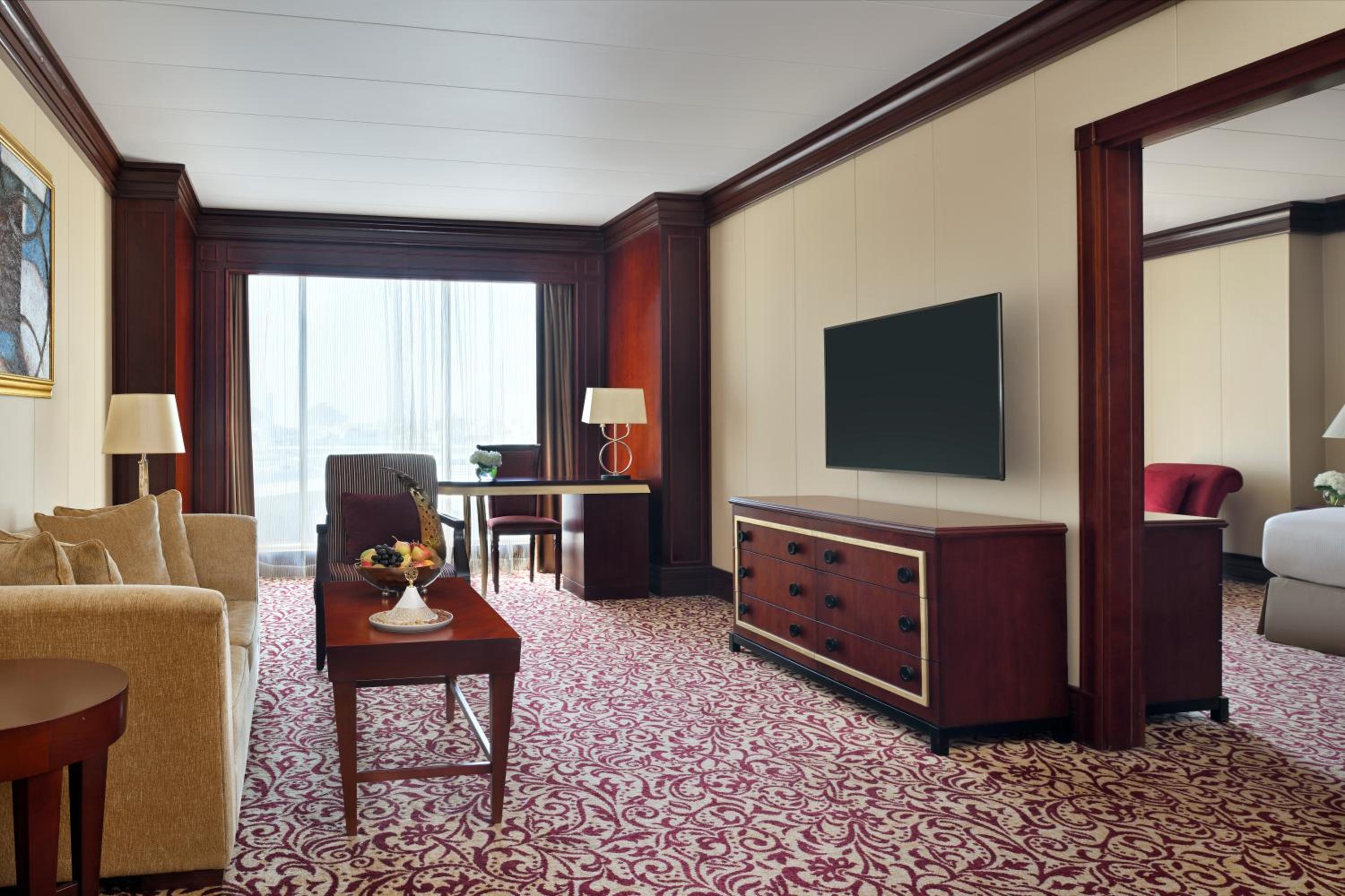 Diplomatic King Suite