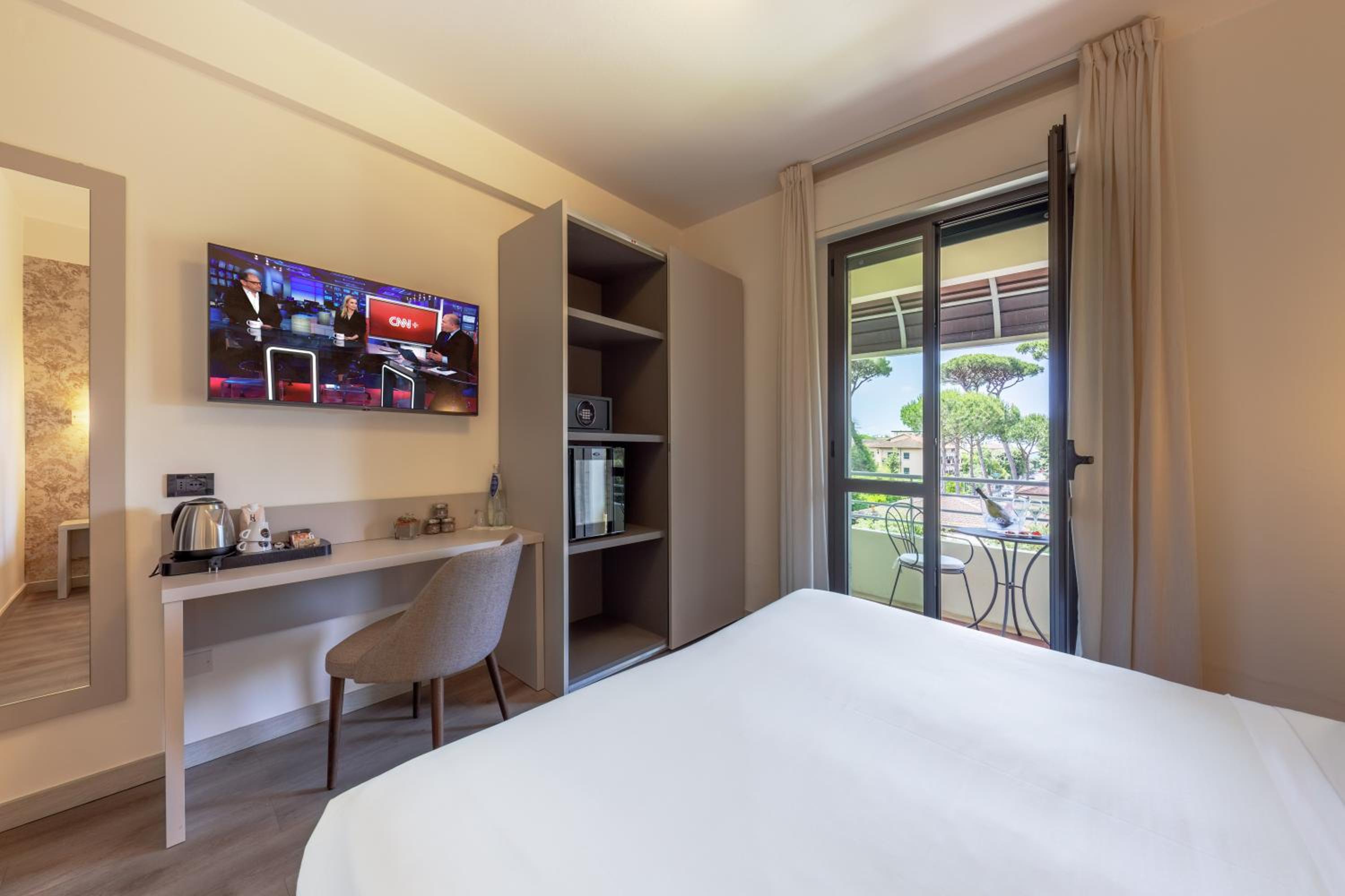 Superior Double or Twin Room with Balcony - Photo 1