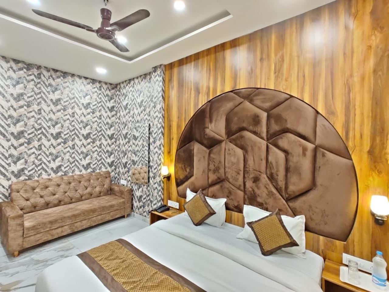 Deluxe Room (2 Adults + 1 Child) photo 2