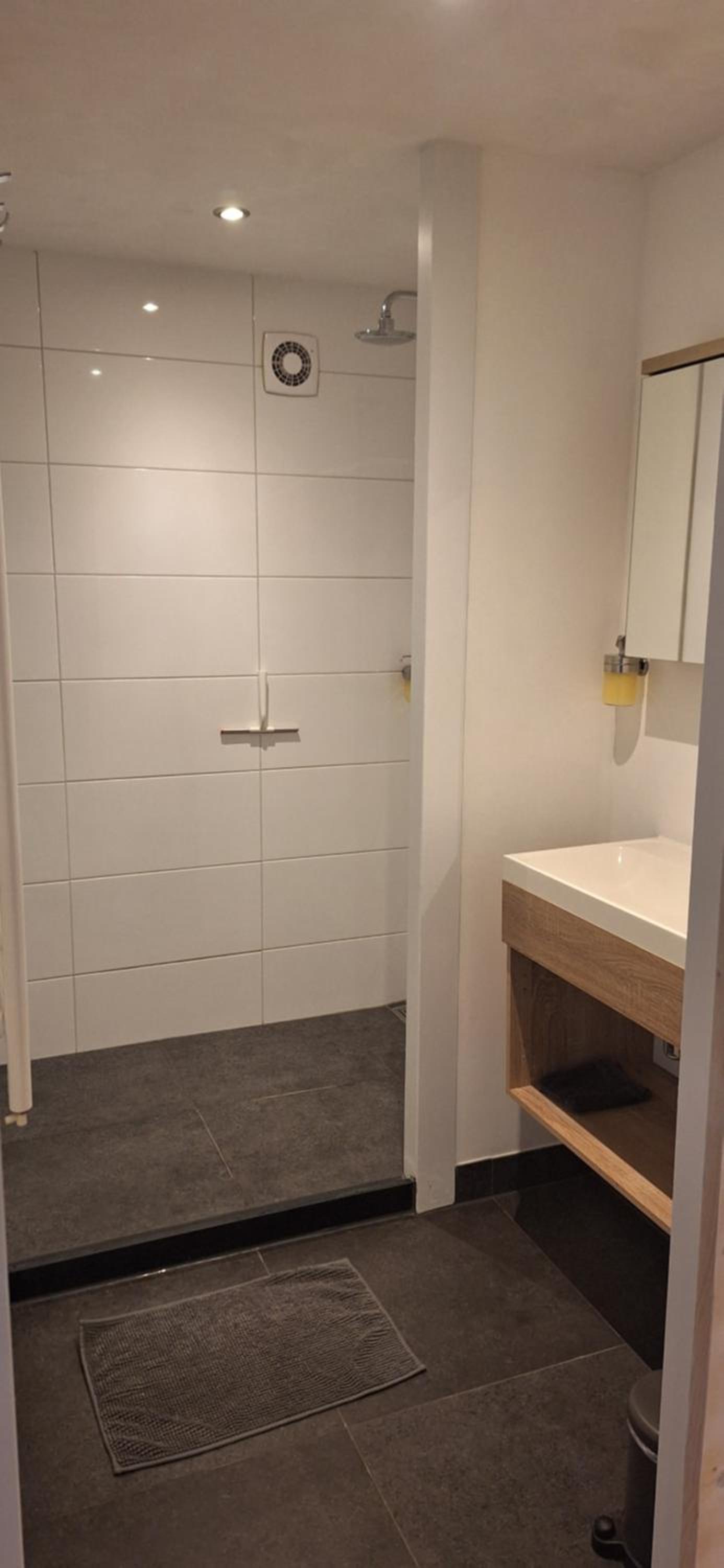 Deluxe Double Room with Shower - Photo 3