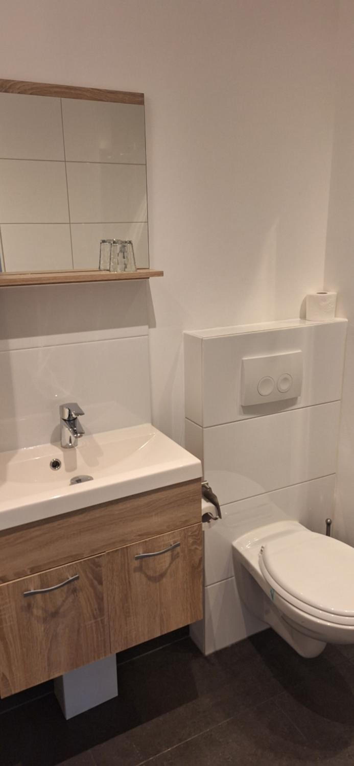 Double Room with Private Bathroom - Photo 16