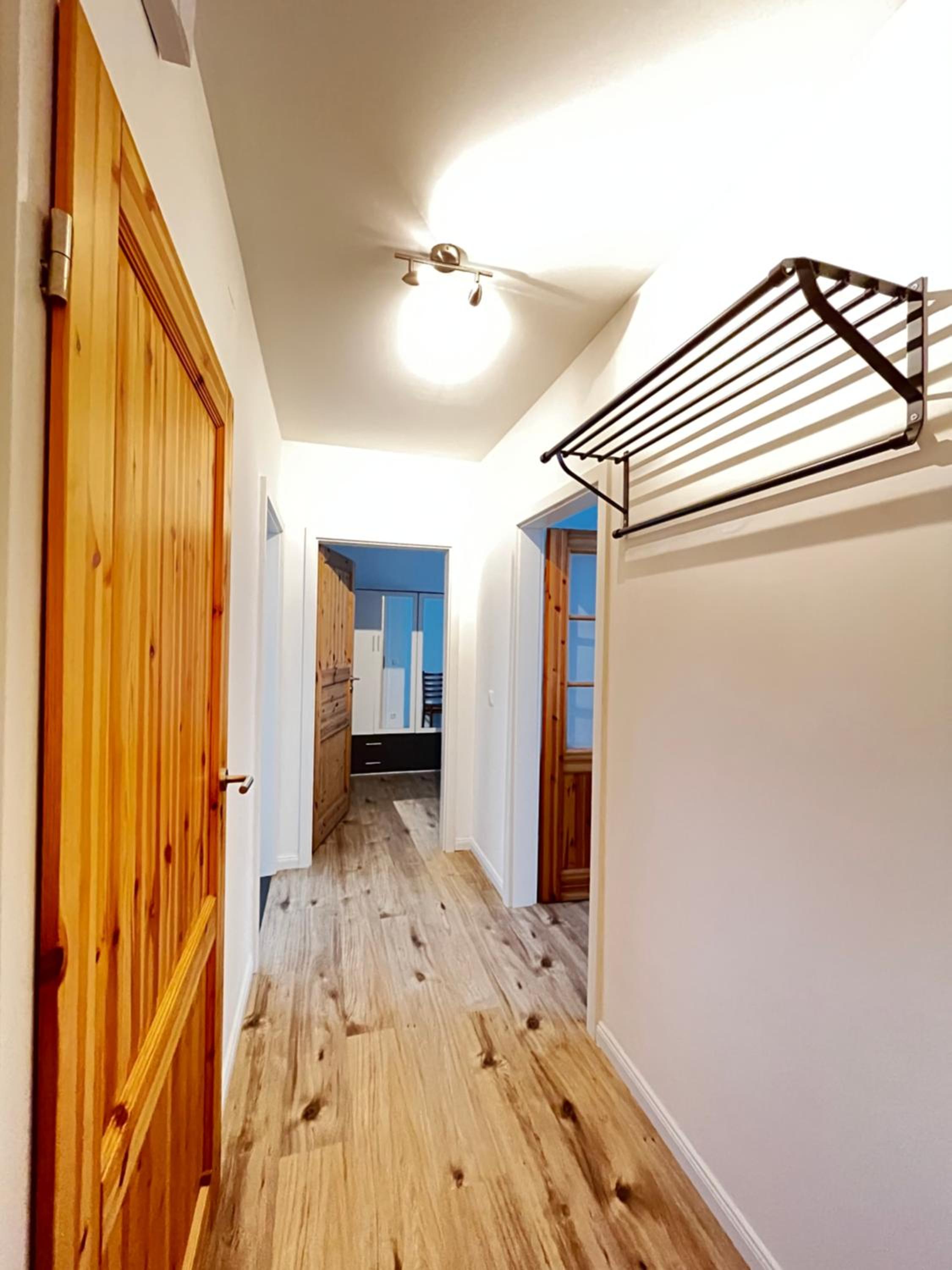 One-Bedroom Apartment photo 1