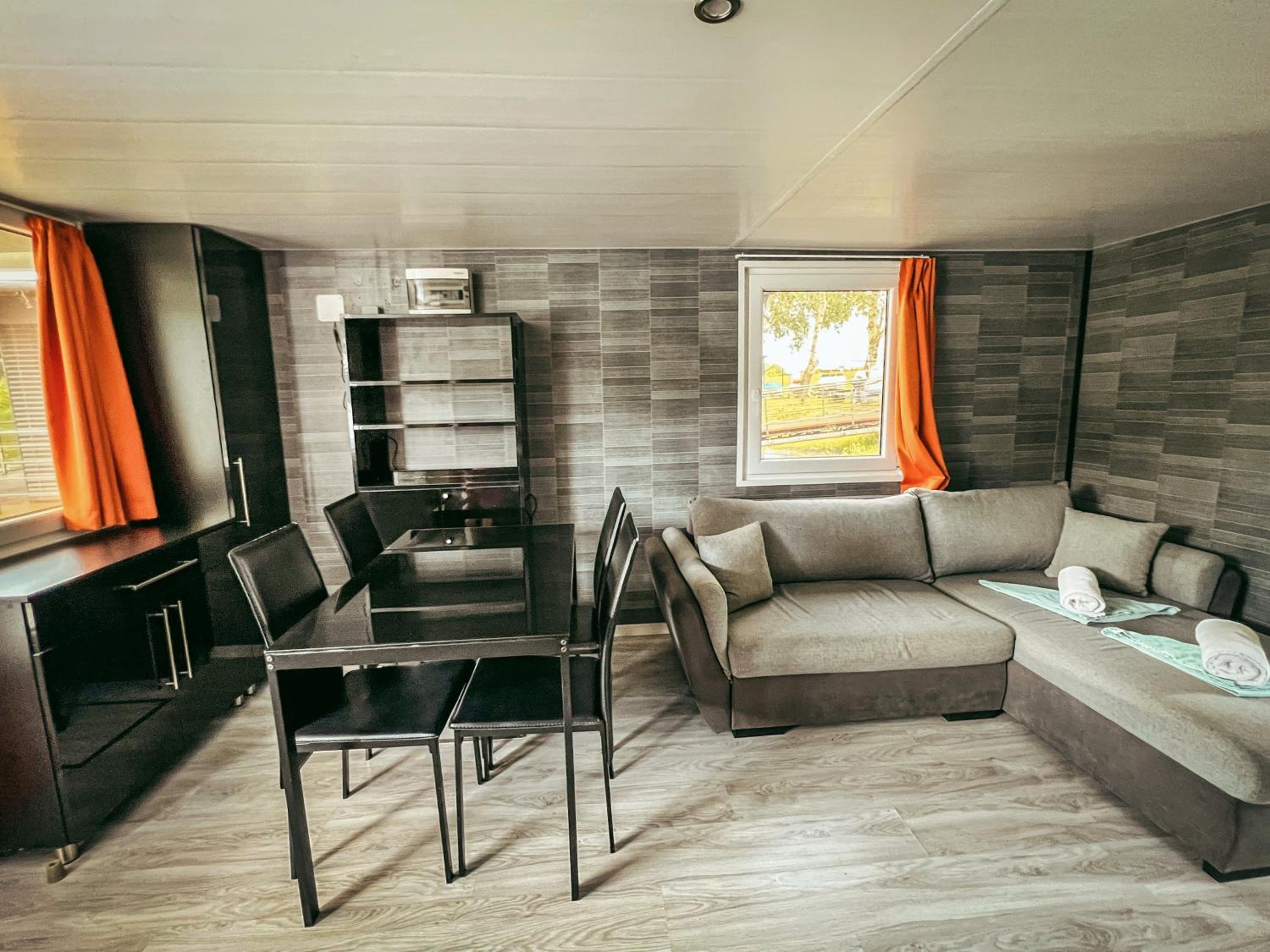 Mobile Home photo 1