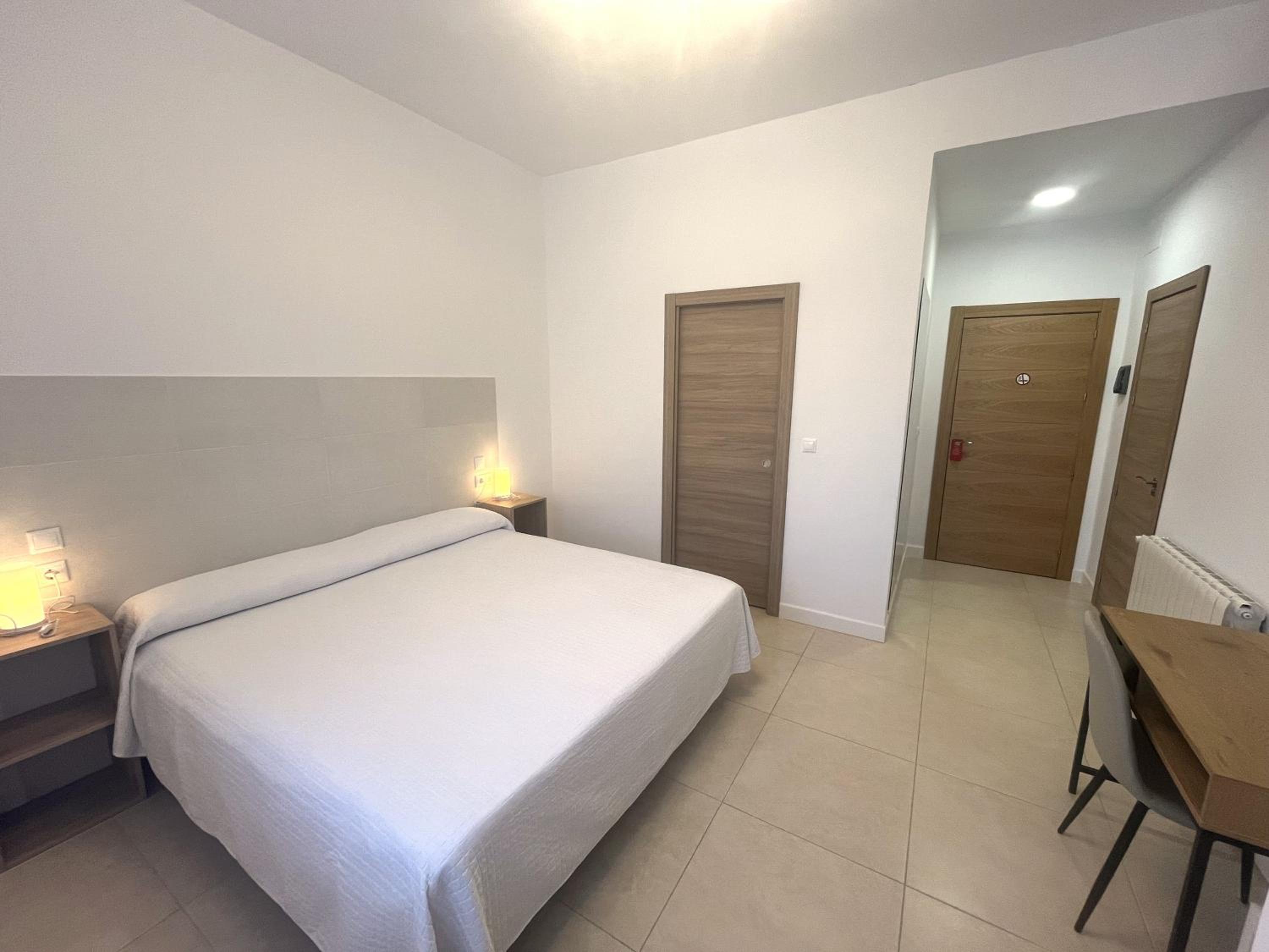 Standard Double or Twin Room - Photo 1