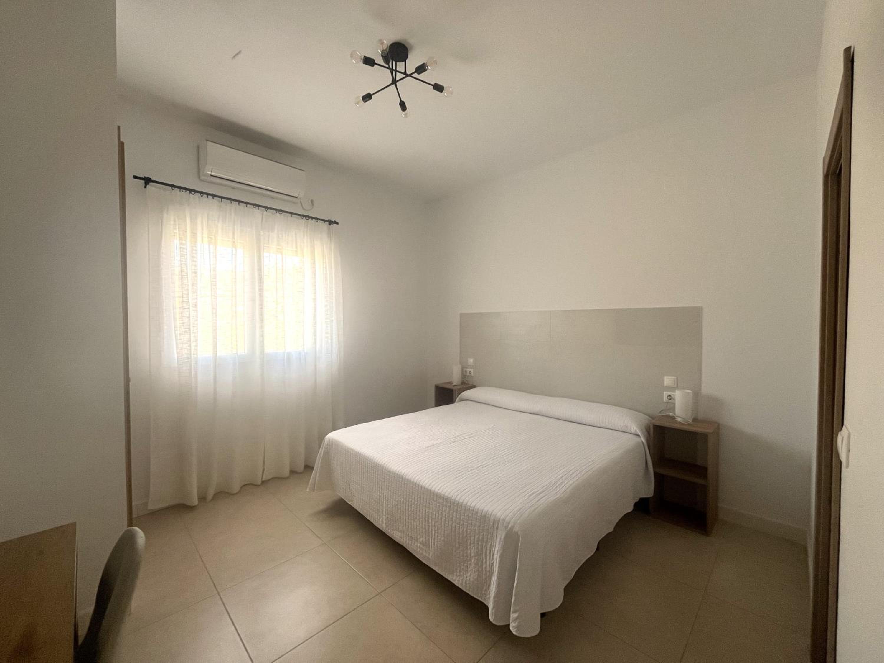 Standard Double or Twin Room - Photo 2