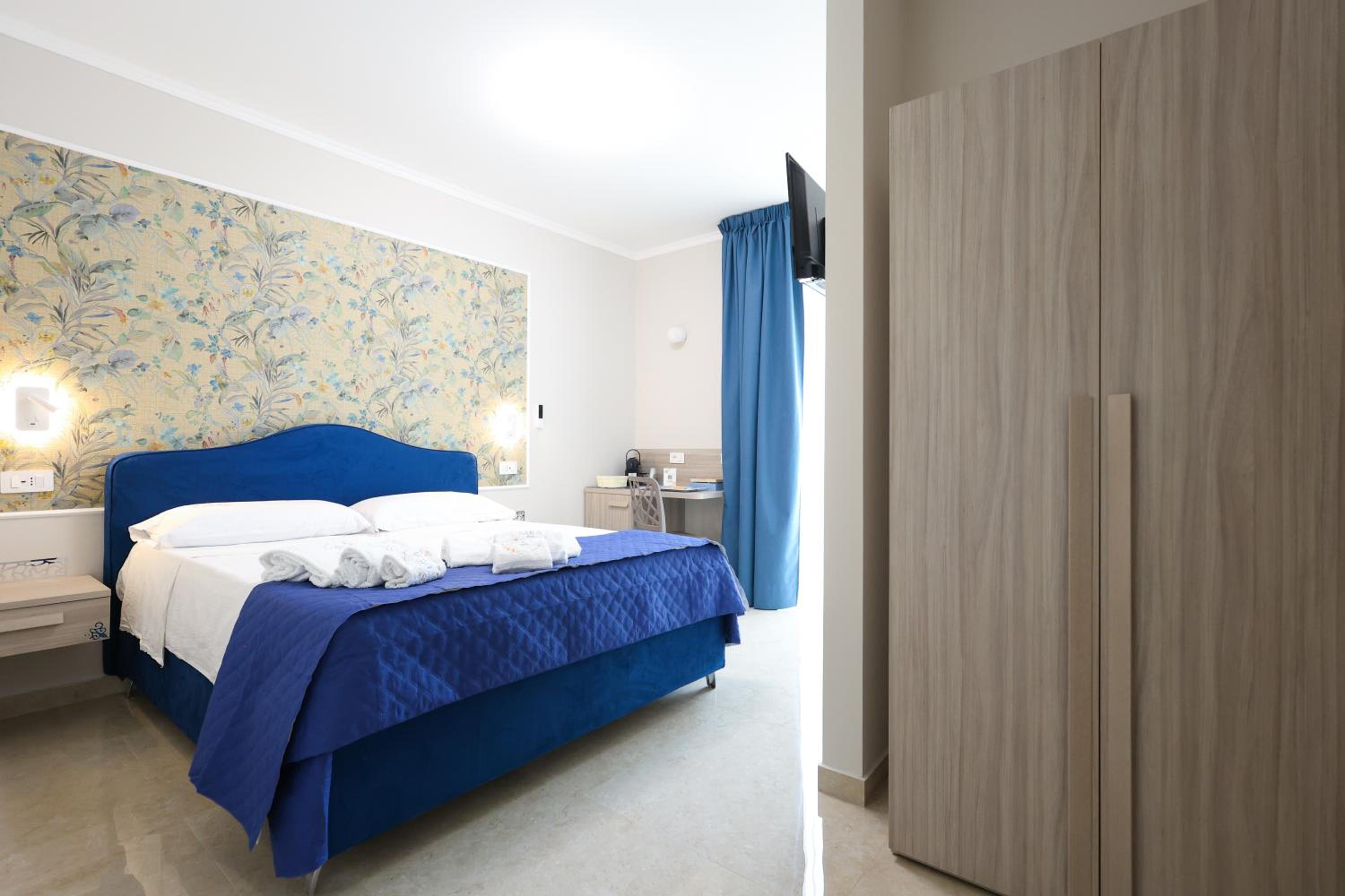 Double Room with Balcony and Sea View