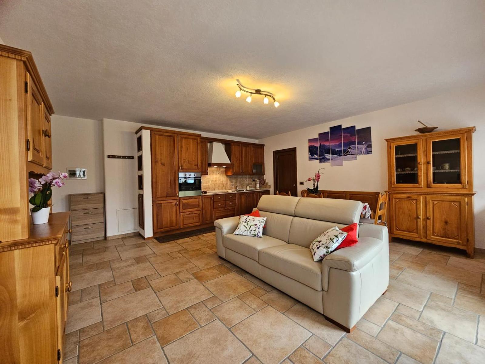 One-Bedroom Apartment photo 2