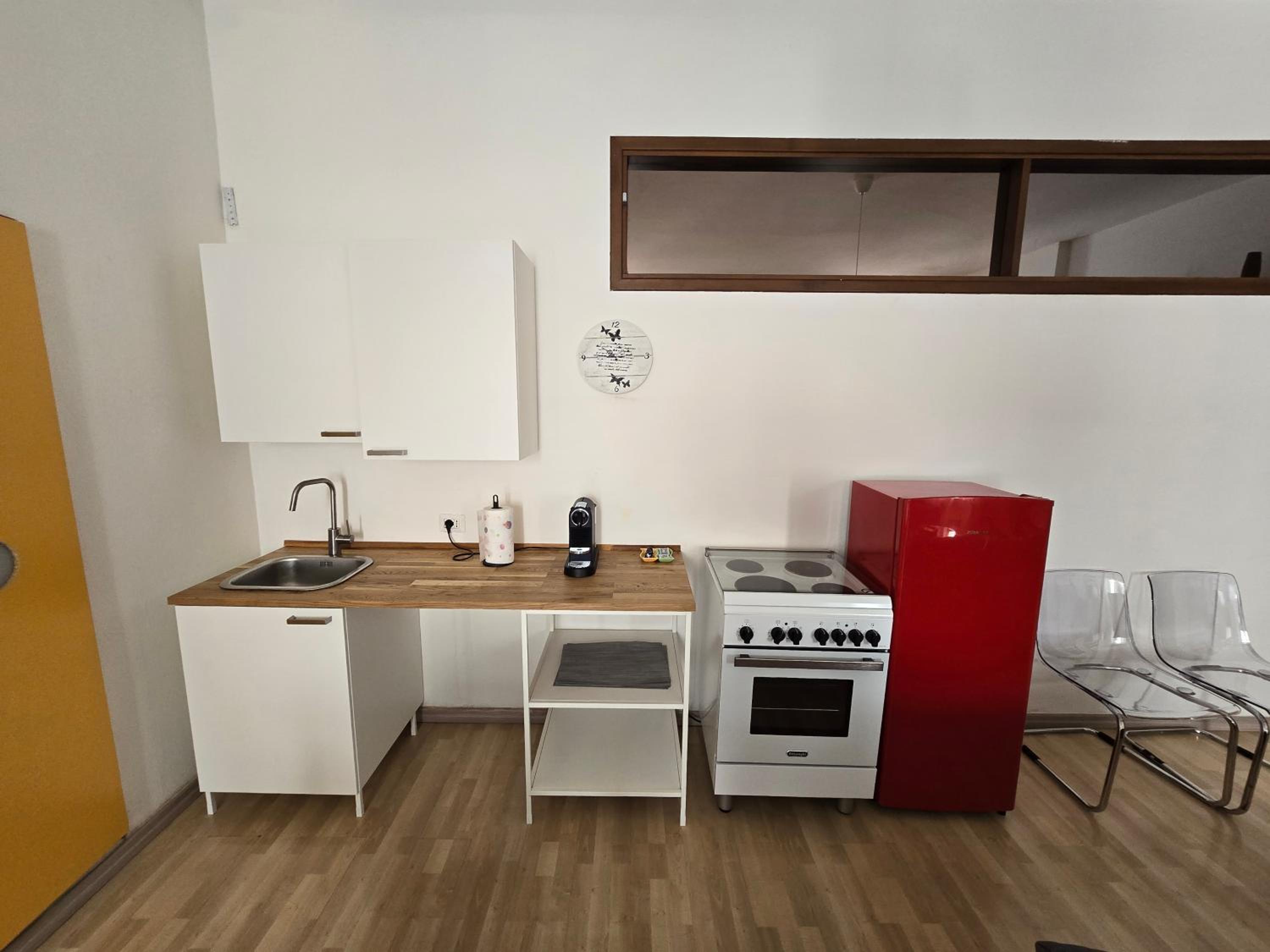 One-Bedroom Apartment photo 2