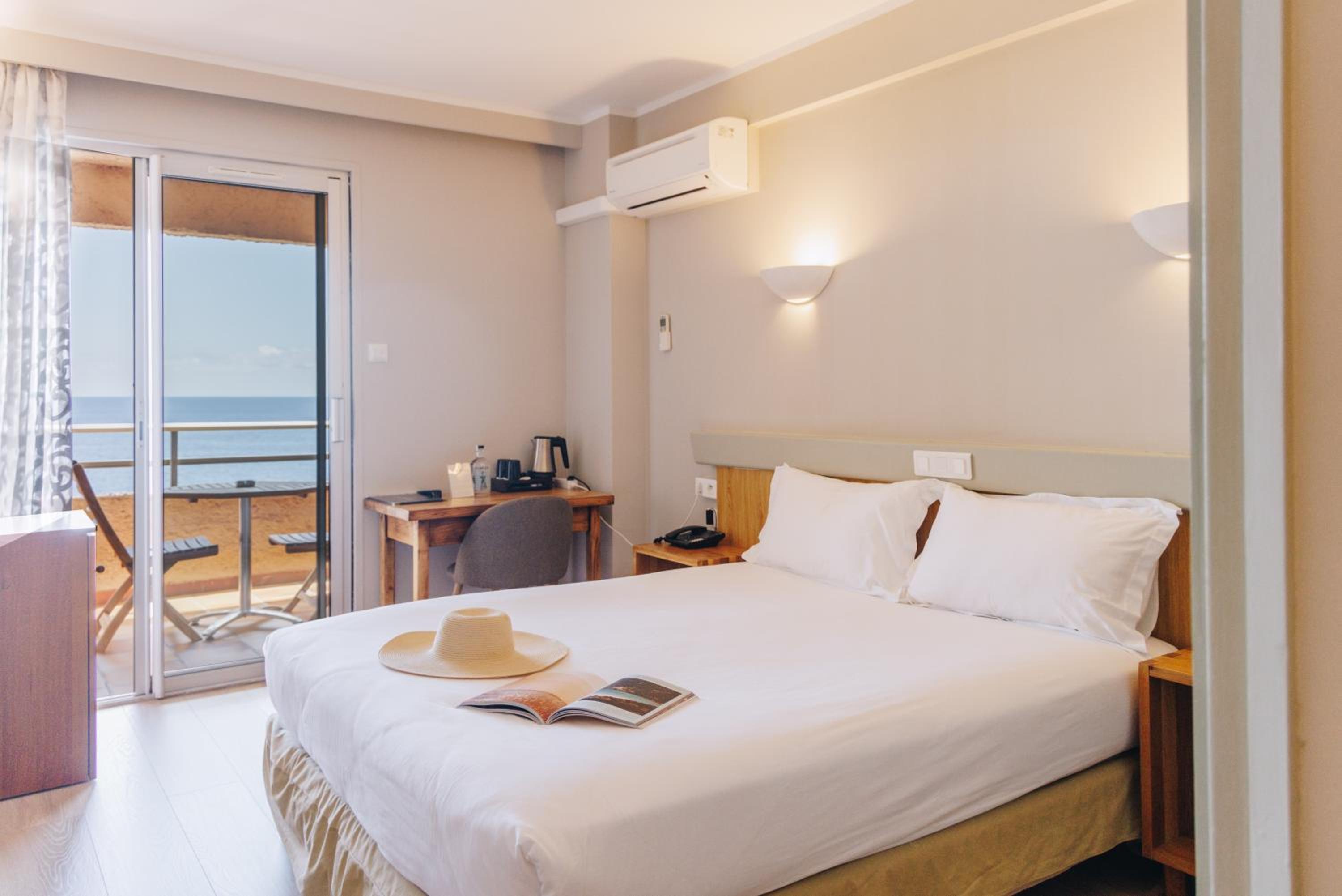 Standard Double or Twin Room with Sea View - Photo 1