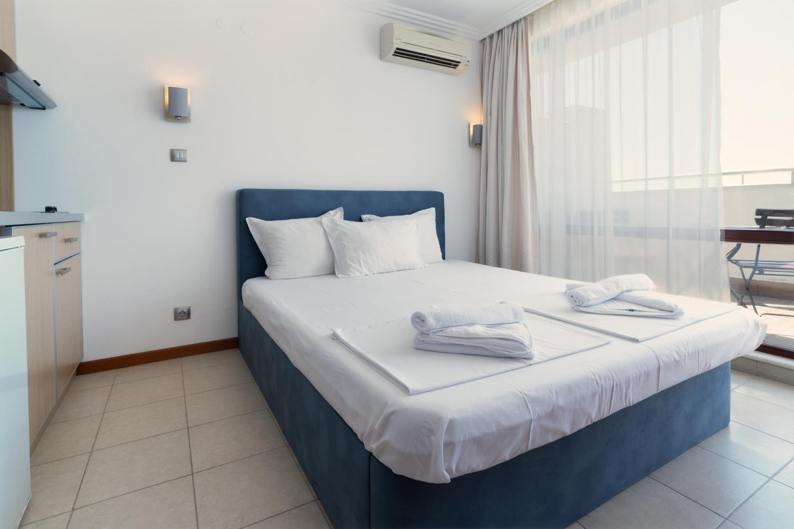 One-Bedroom Apartment - Photo 1
