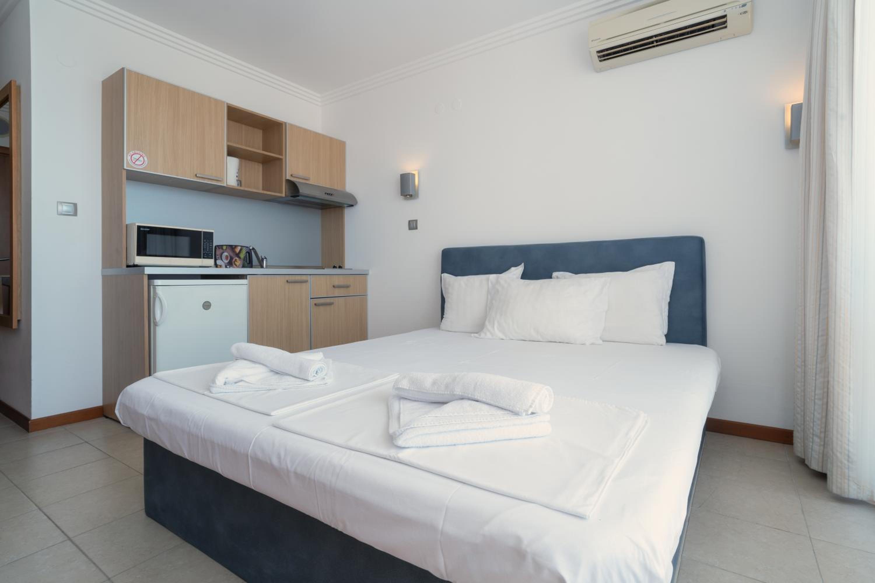 One-Bedroom Apartment - Photo 4