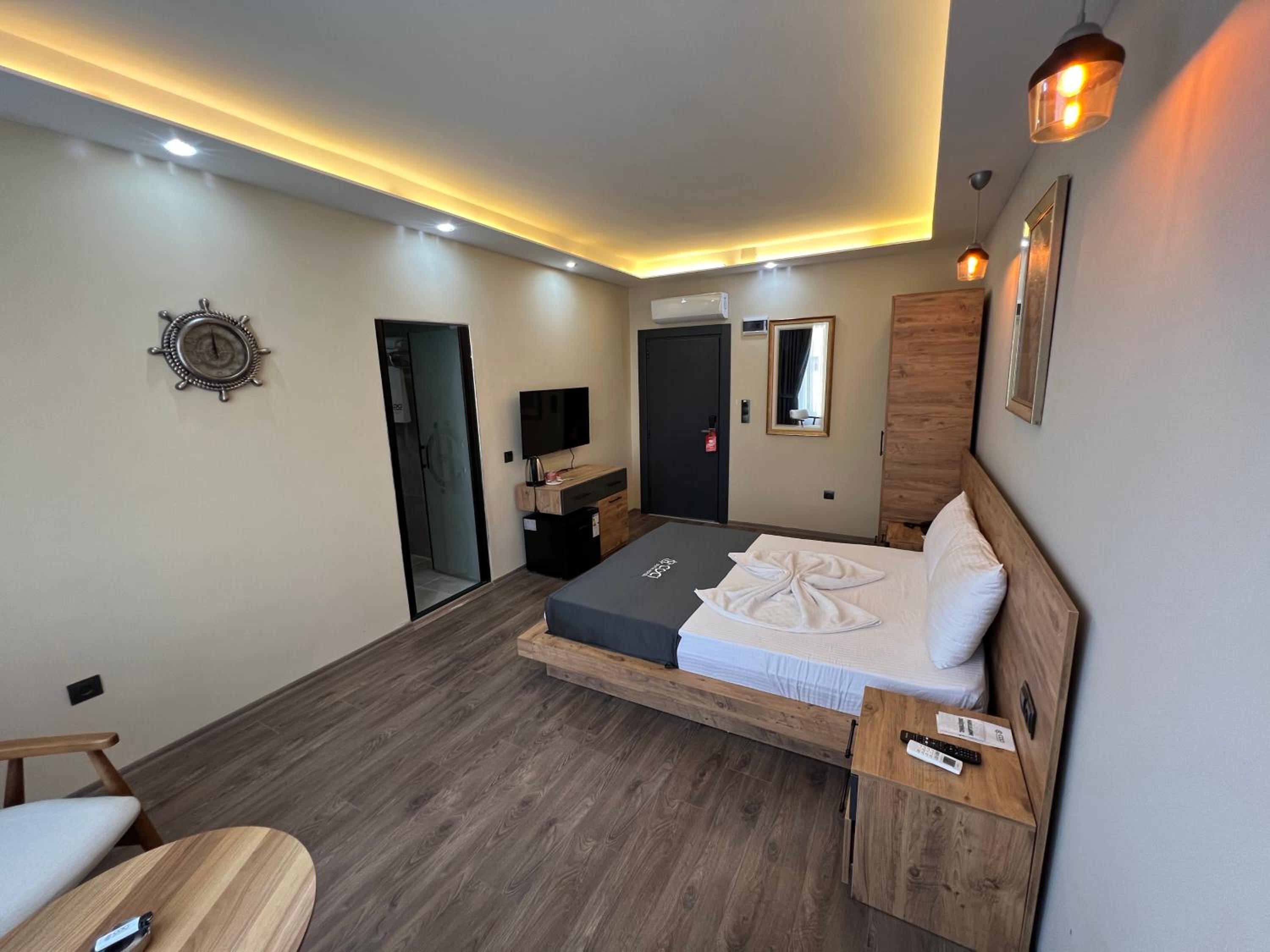 Deluxe Suite with Spa Bath photo 1