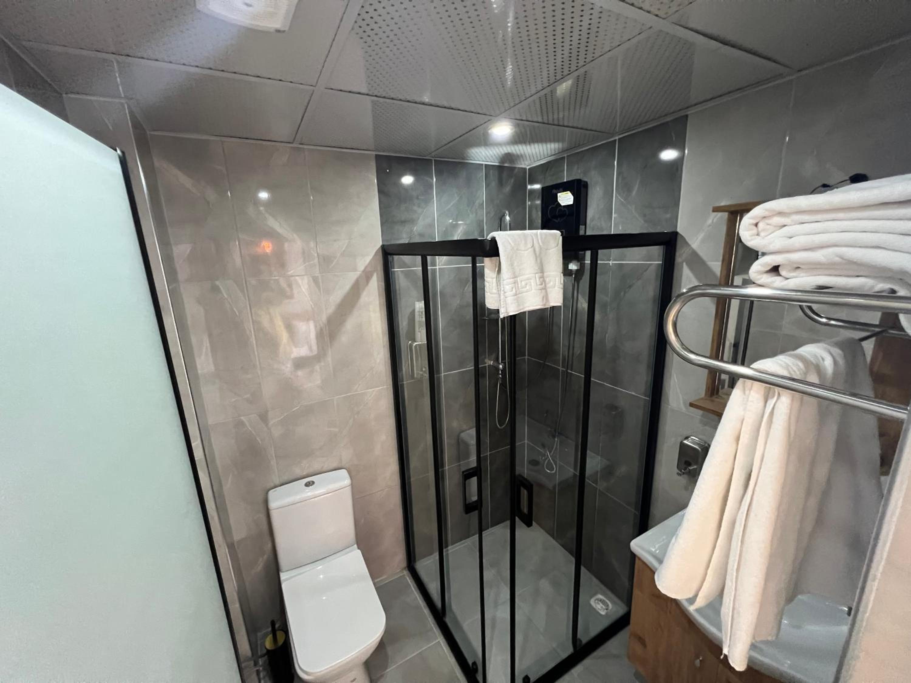 Deluxe Suite with Spa Bath photo 3