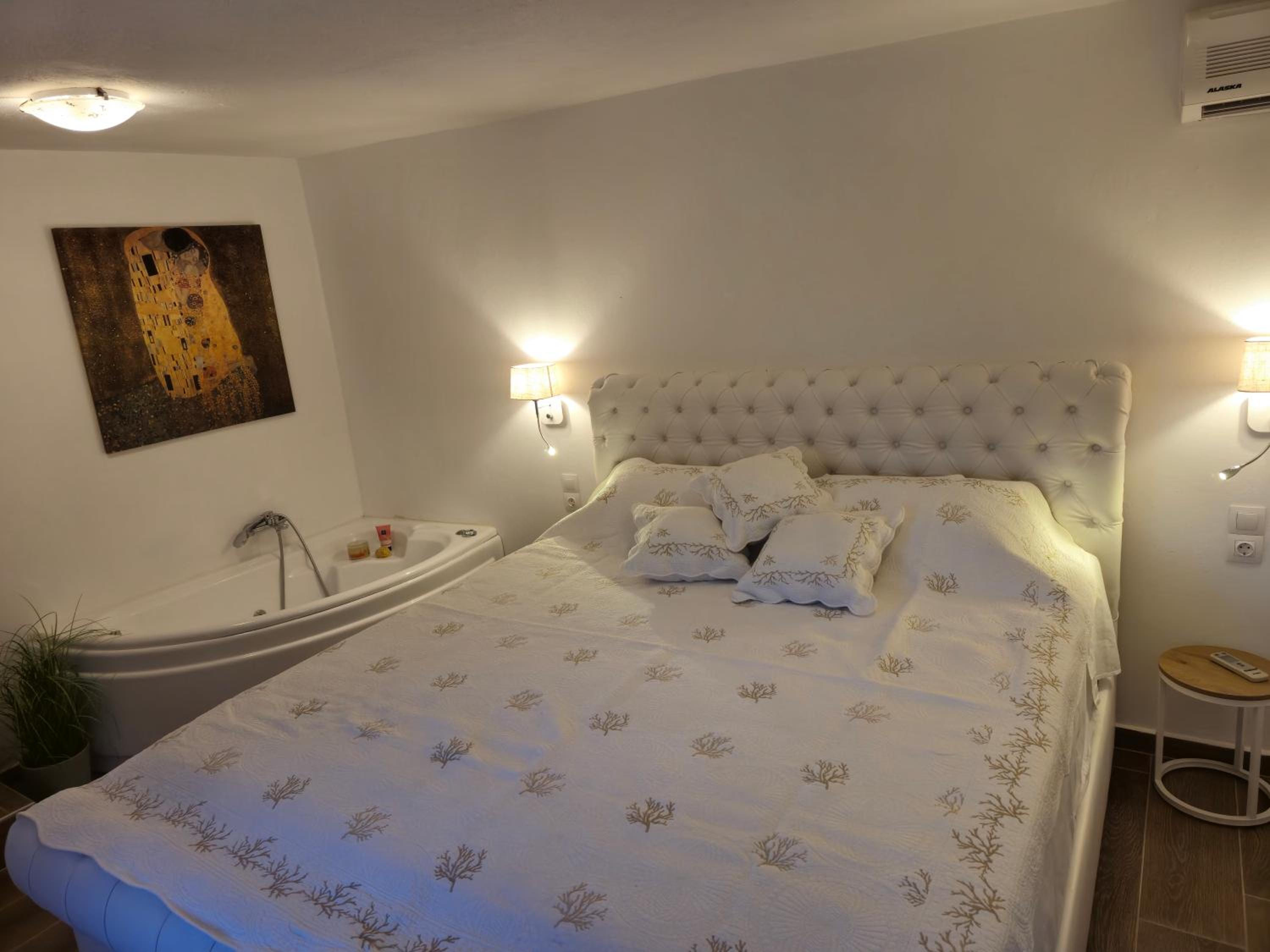One-Bedroom House photo 2