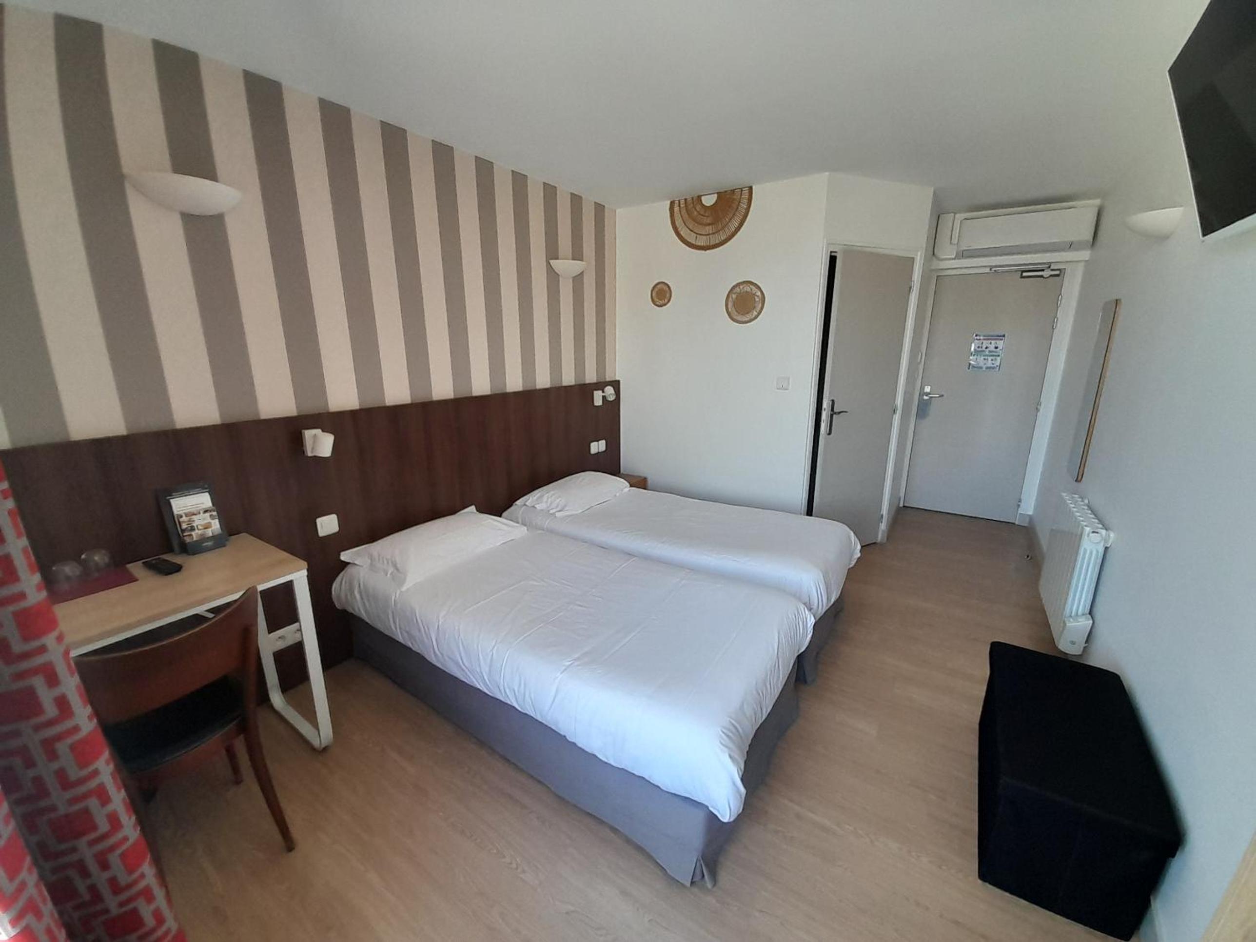 Twin Room - Photo 4
