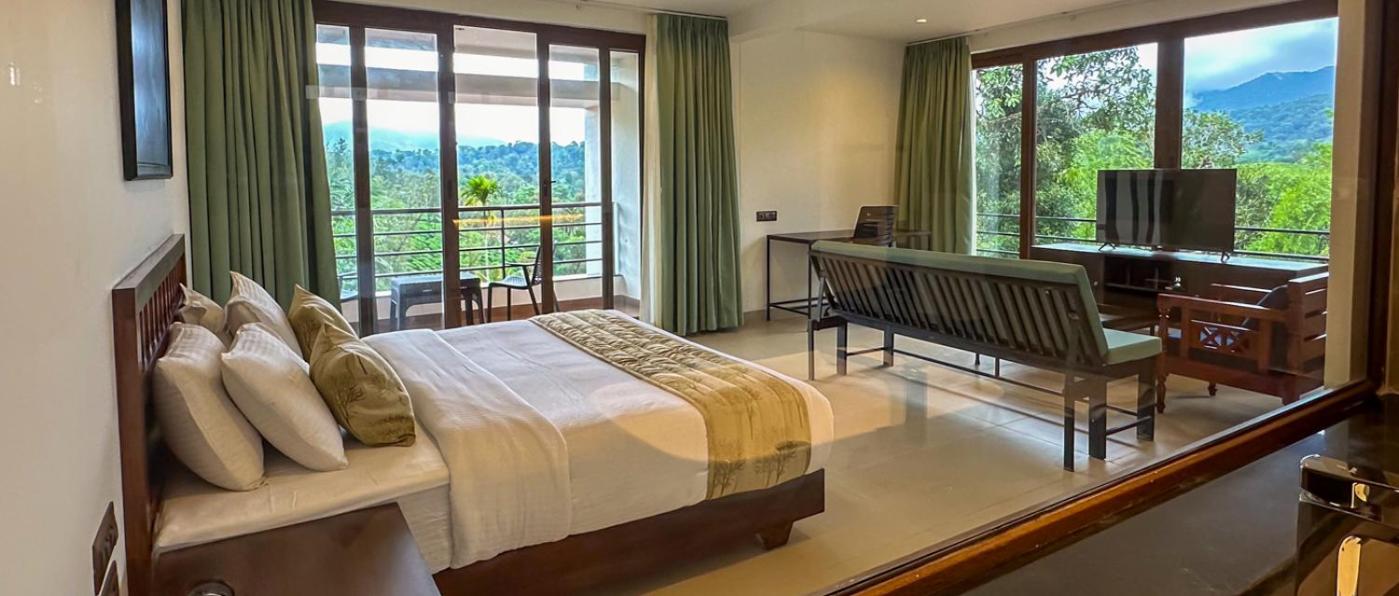 Deluxe King Room - Photo 2