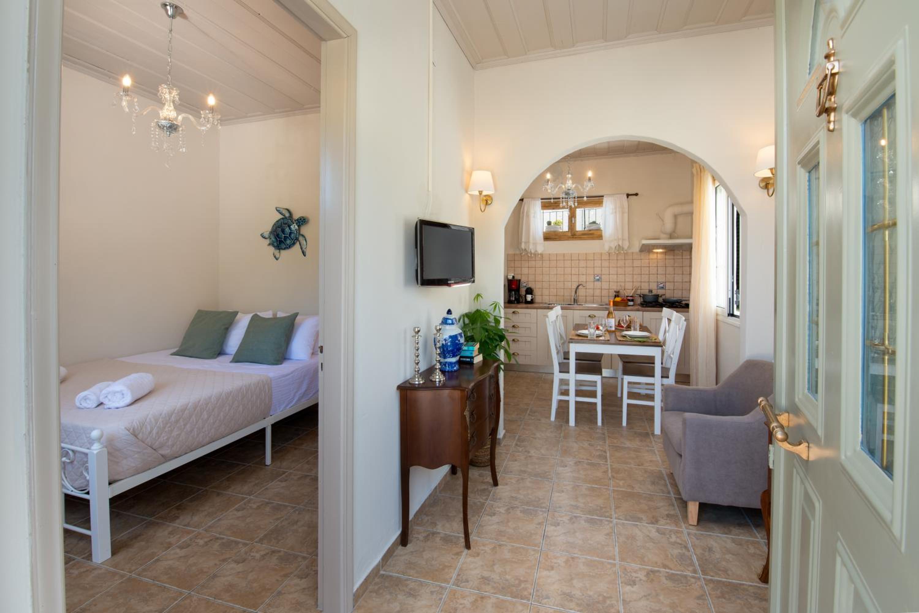 One-Bedroom House photo 1
