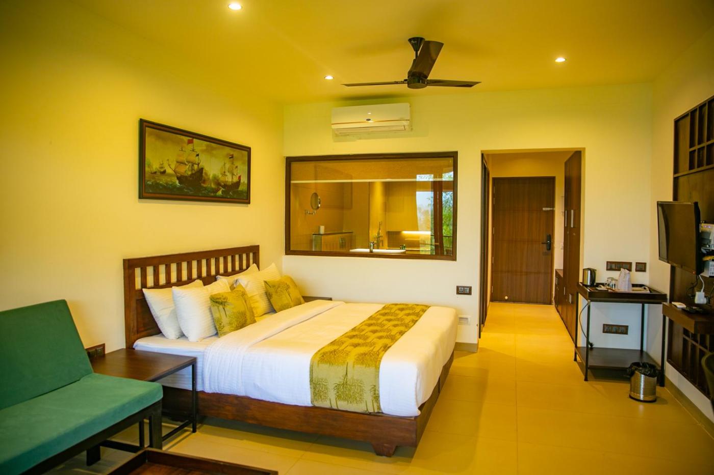 Deluxe Queen Room - Photo 4