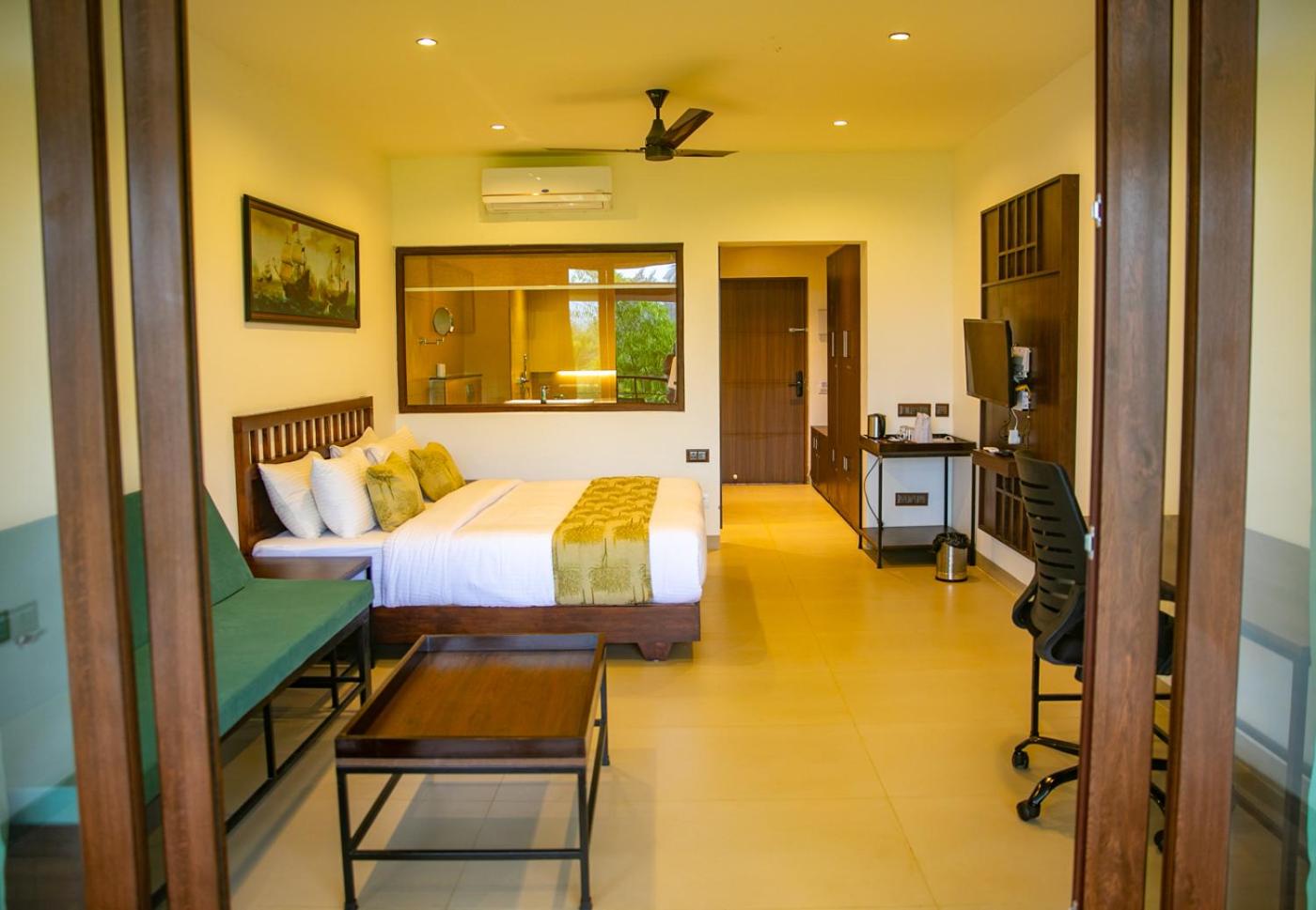 Deluxe Queen Room - Photo 3