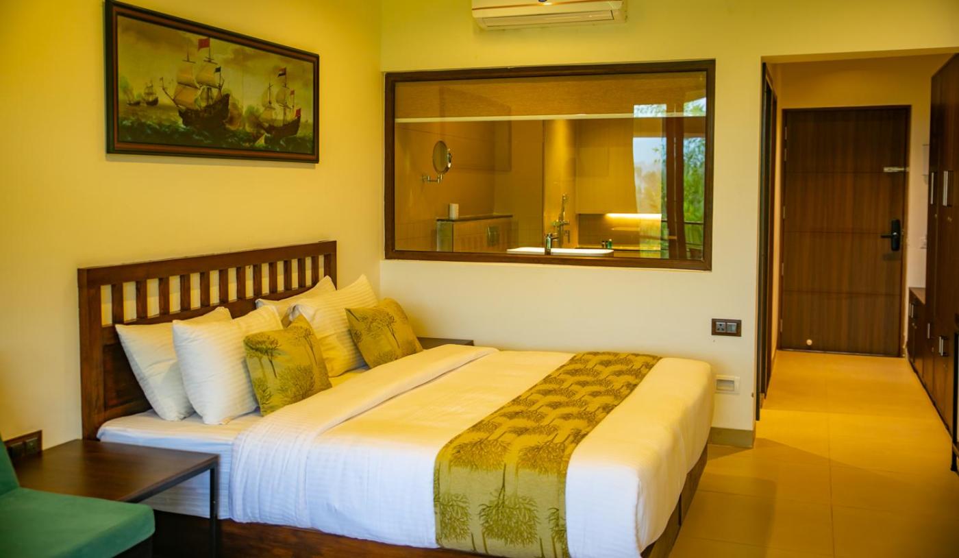 Deluxe Queen Room - Photo 2