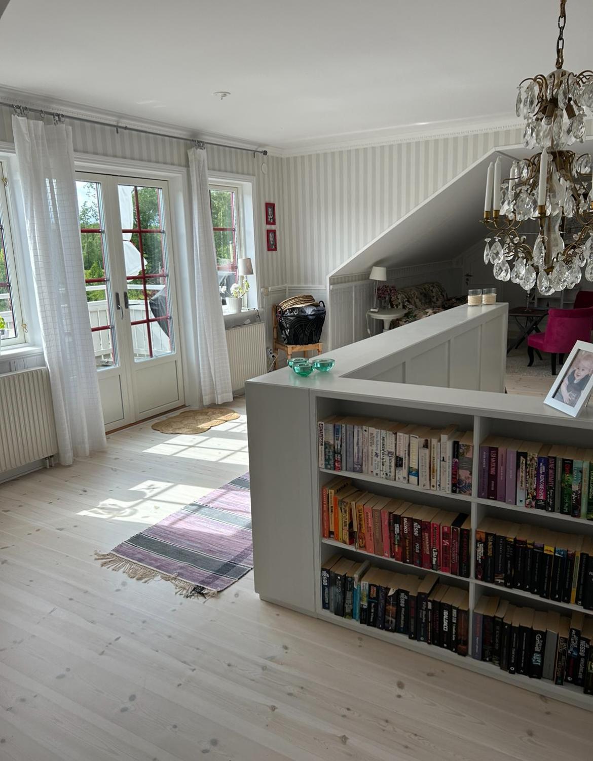 Five-Bedroom House photo 1