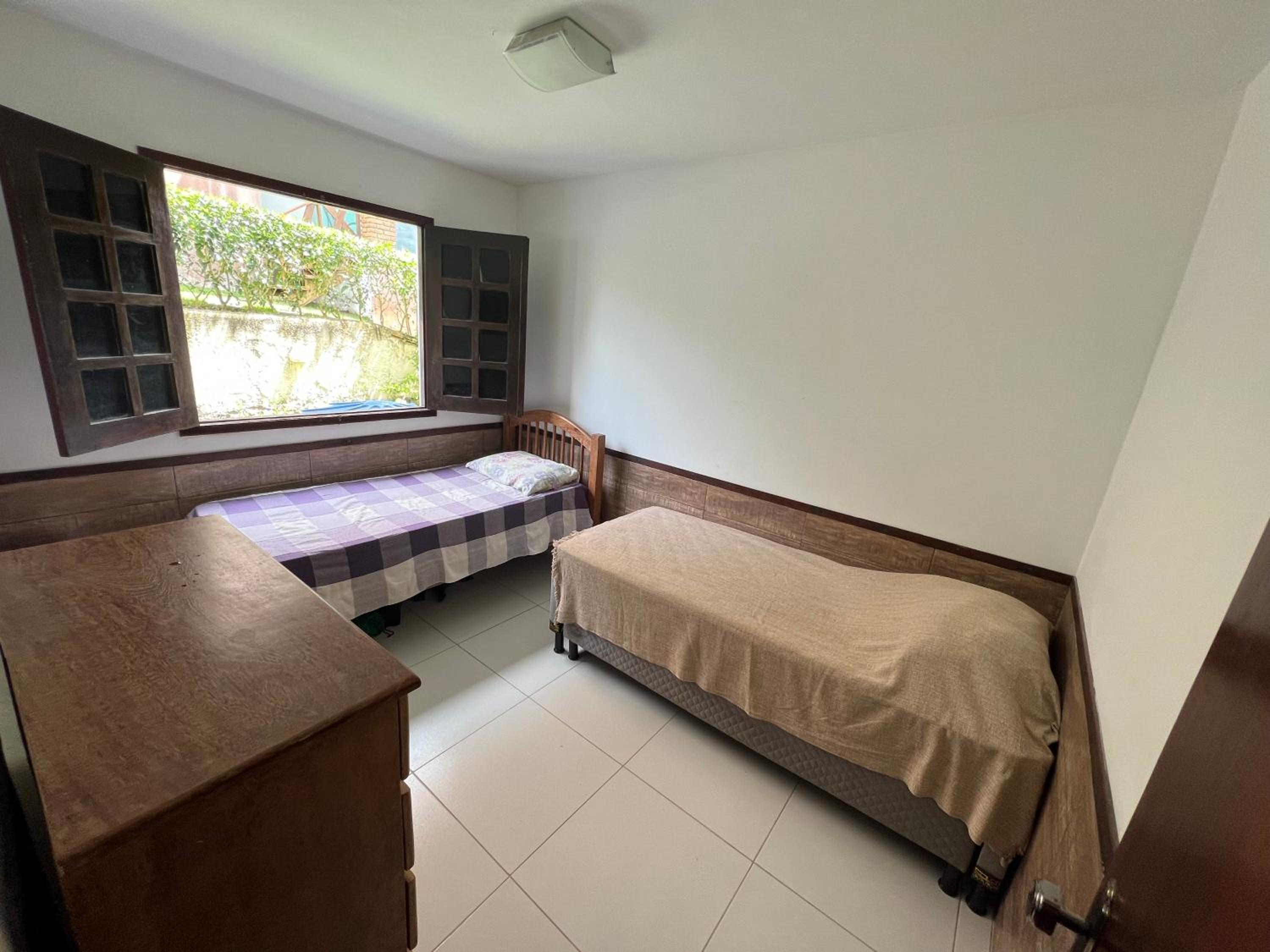 Five-Bedroom House photo 1