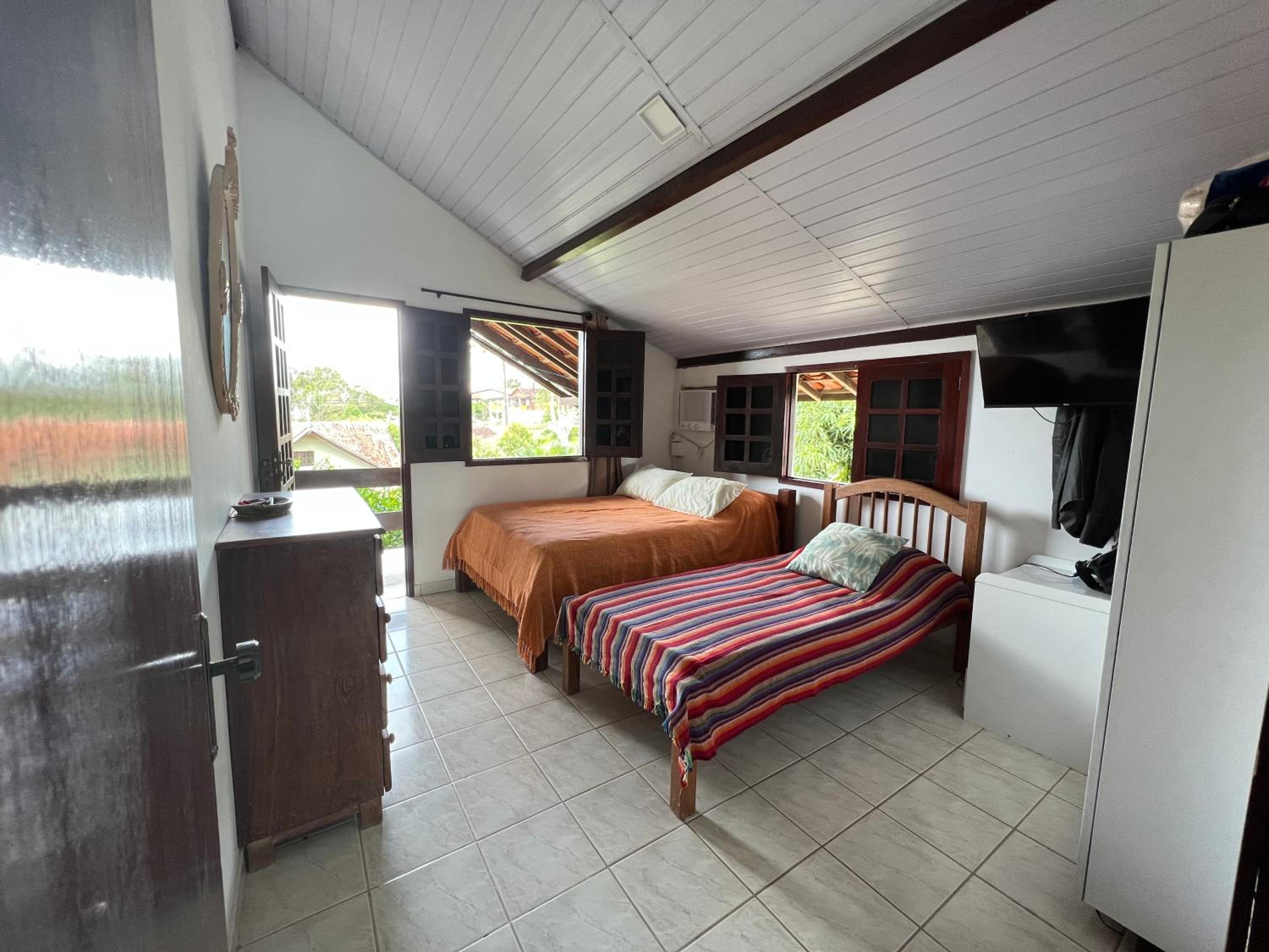 Five-Bedroom House photo 2