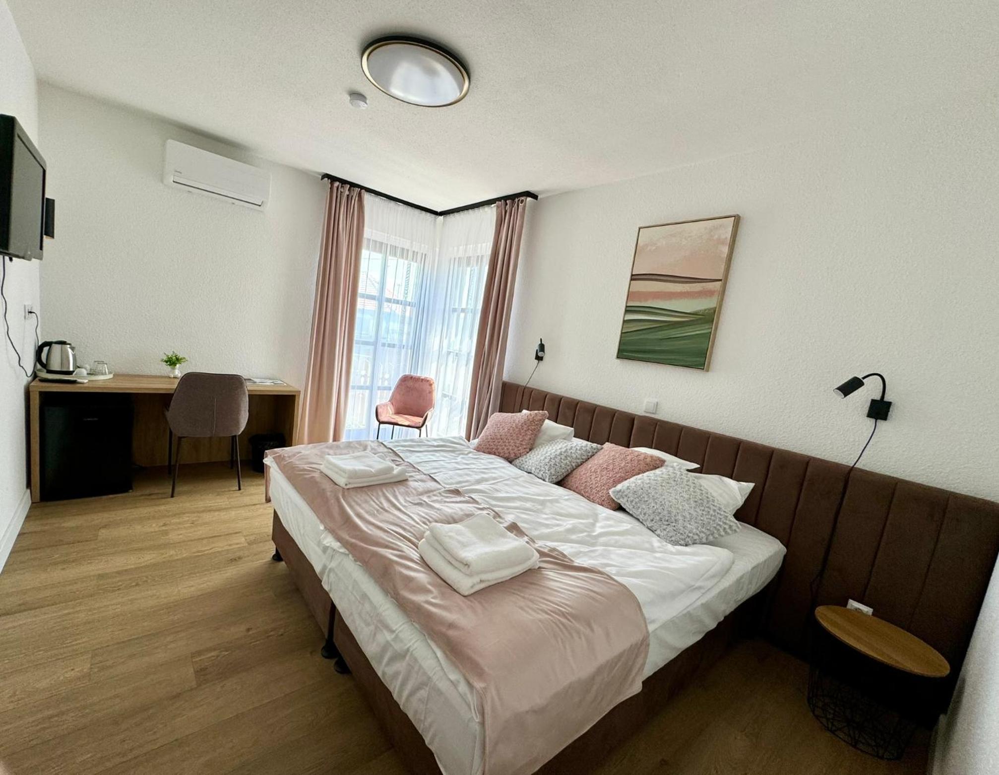 Double Room With Private Bathroom photo 1