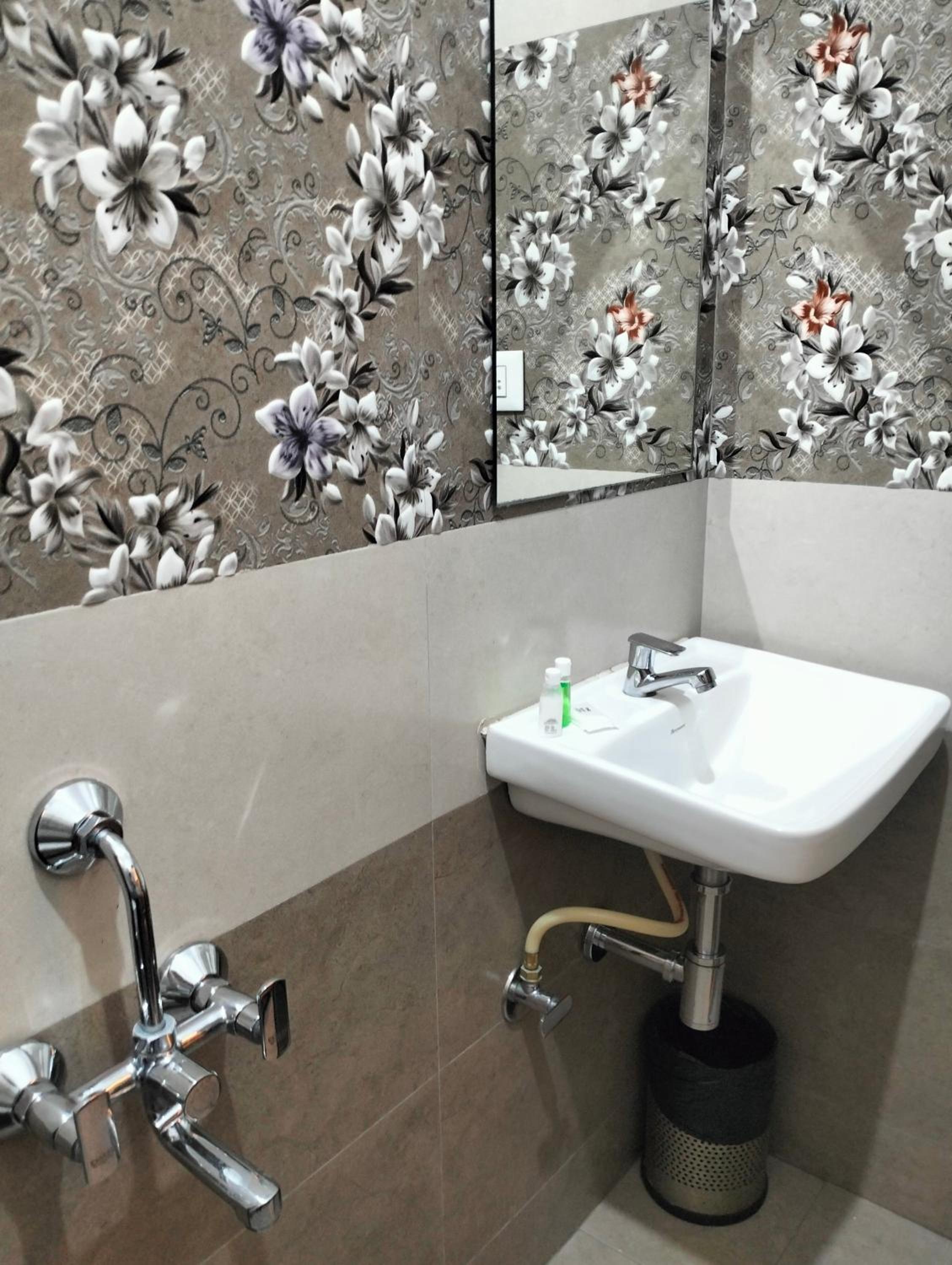 Budget Double Room - Photo 20