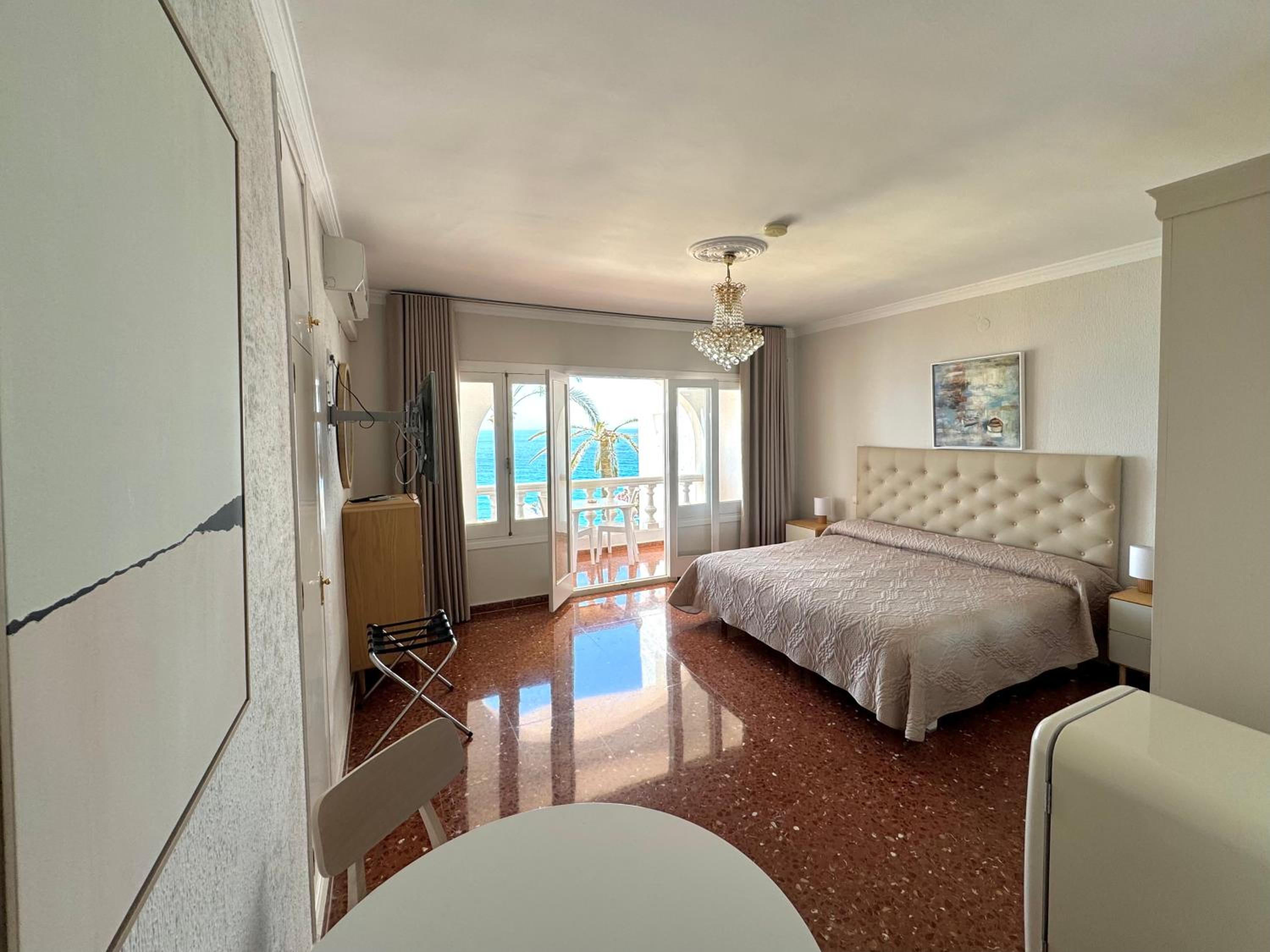 Double Room with Balcony and Sea View photo 2