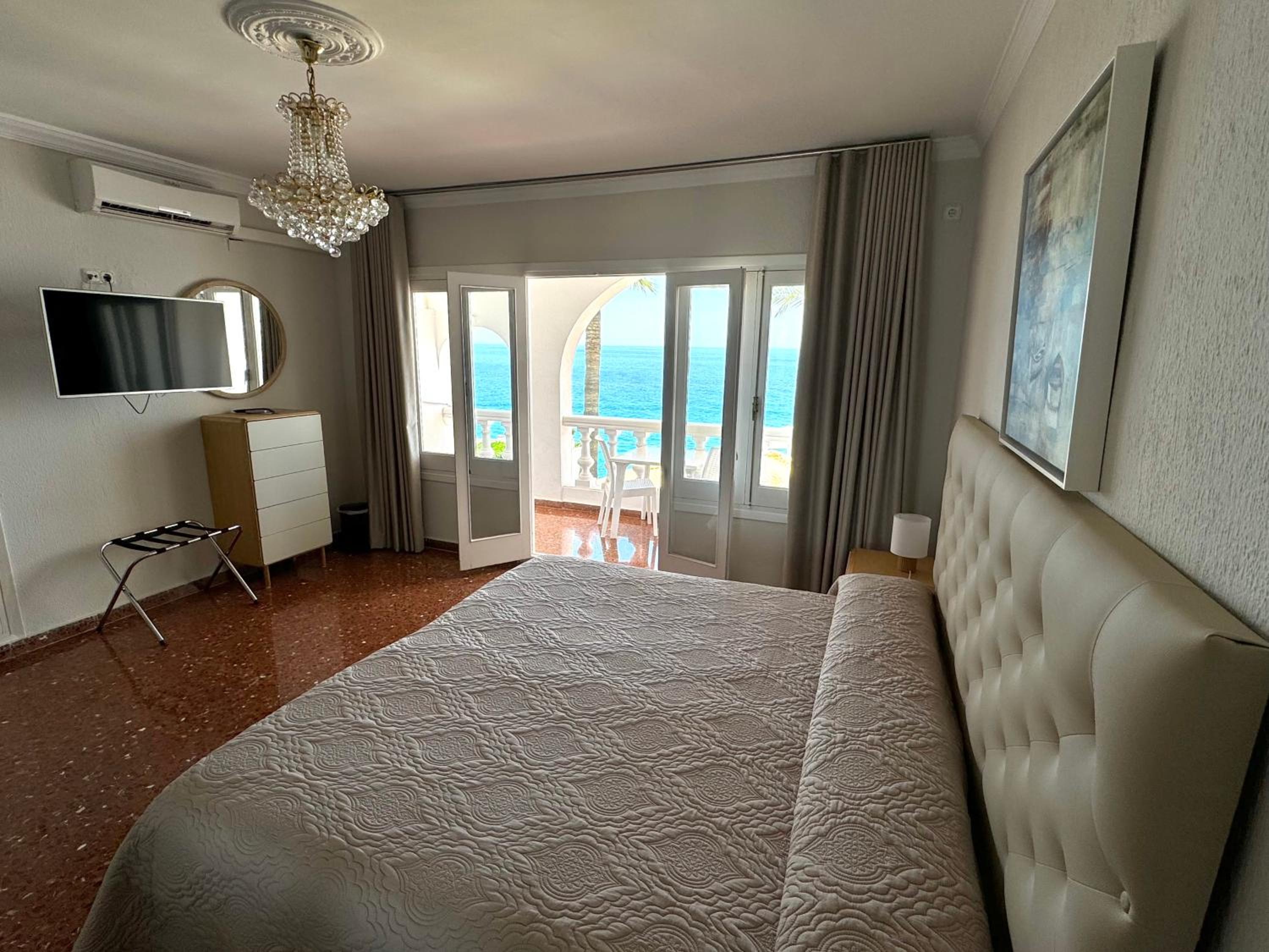 Double Room with Balcony and Sea View photo 3