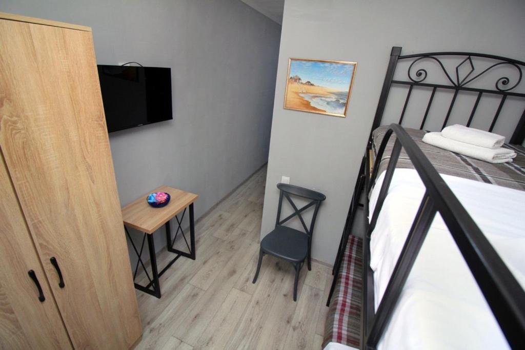 One-Bedroom Apartment photo 3