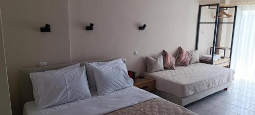 Superior Triple Room with Sea View photo 3